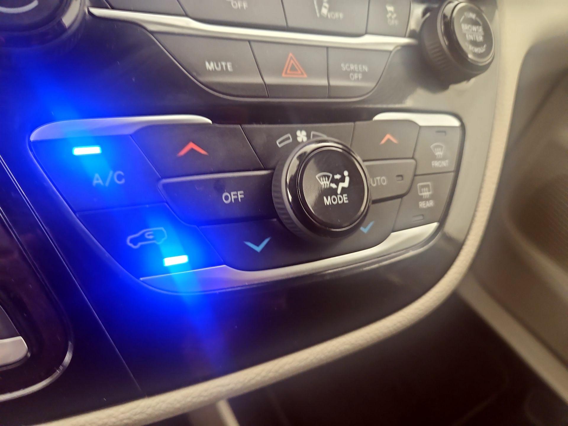 Thumbnail: 2023 Chrysler Pacifica - 16