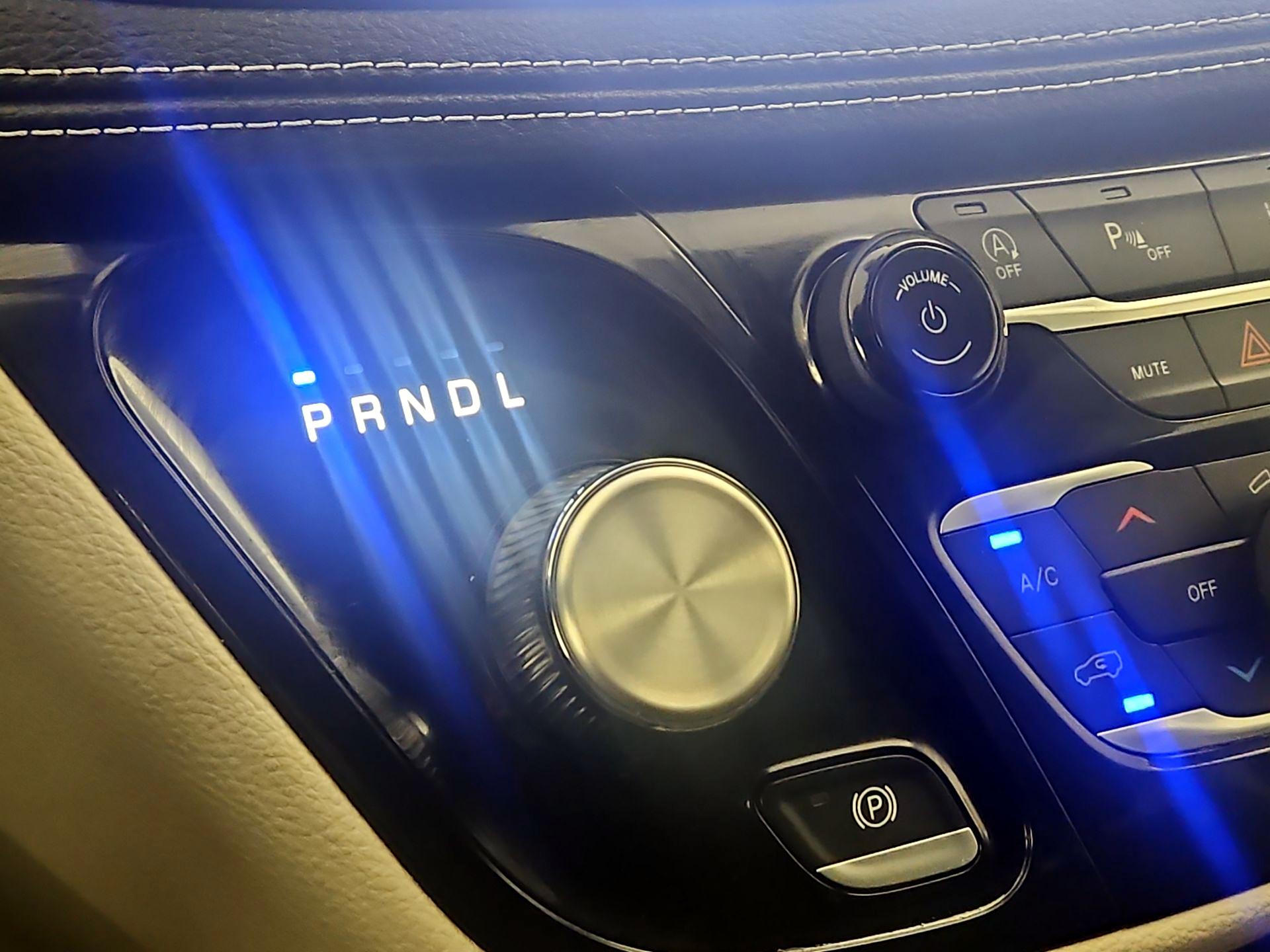 Thumbnail: 2023 Chrysler Pacifica - 17