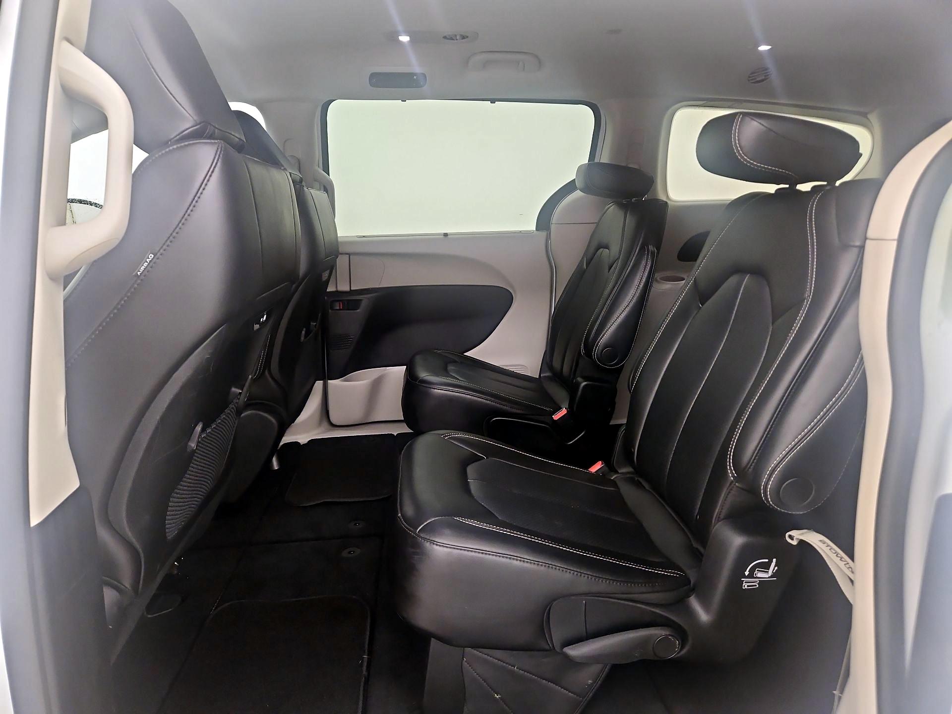 Thumbnail: 2023 Chrysler Pacifica - 19