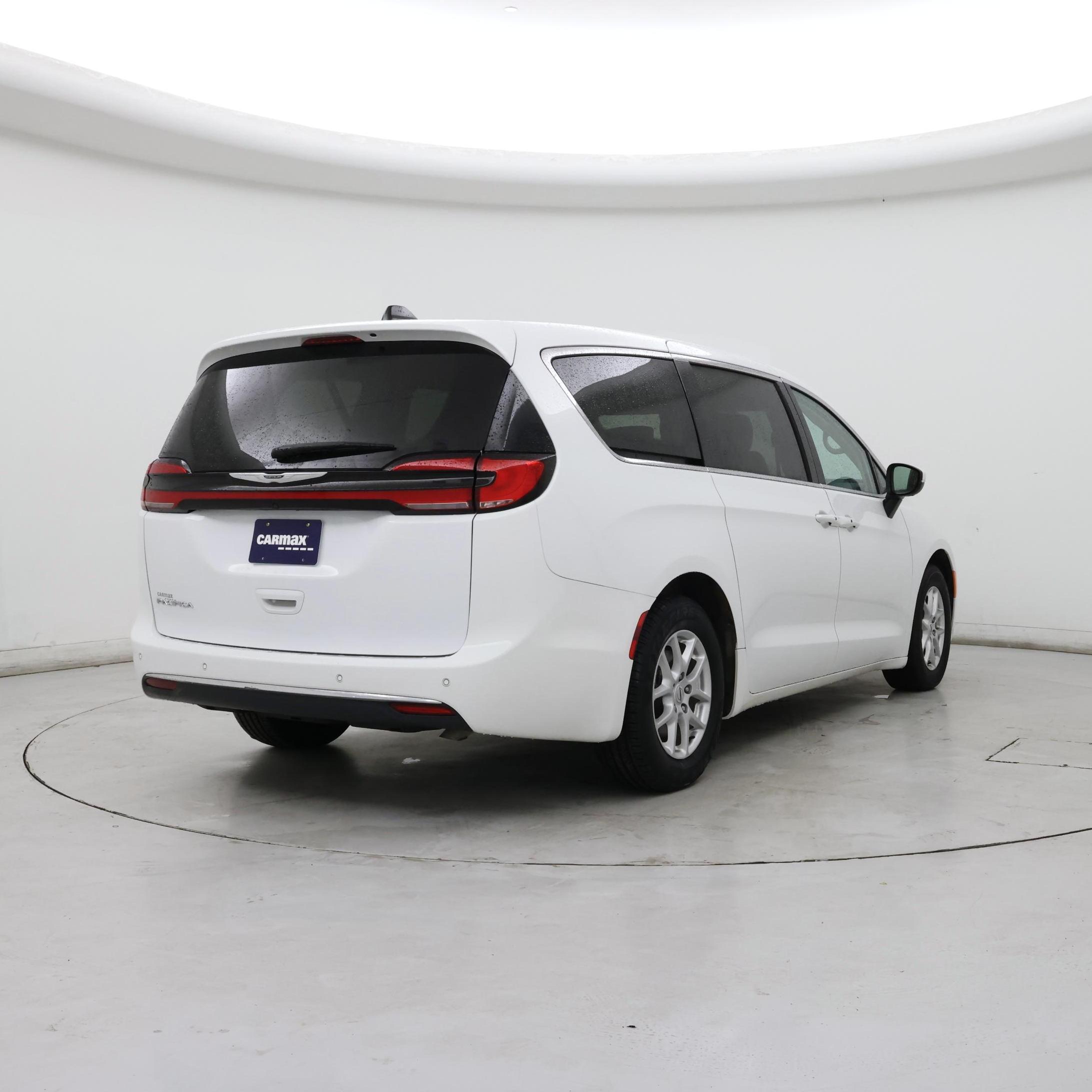 Thumbnail: 2023 Chrysler Pacifica - 8