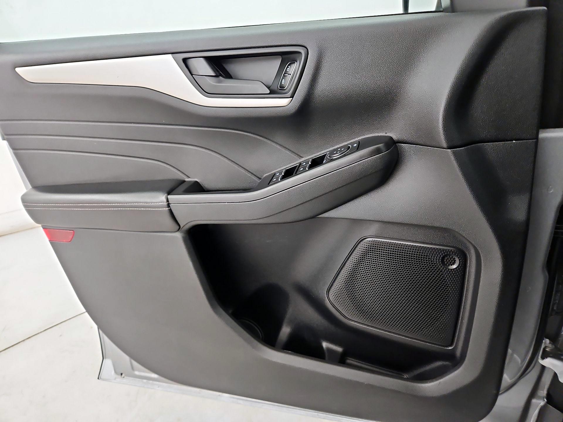 Thumbnail: 2022 Ford Escape - 12