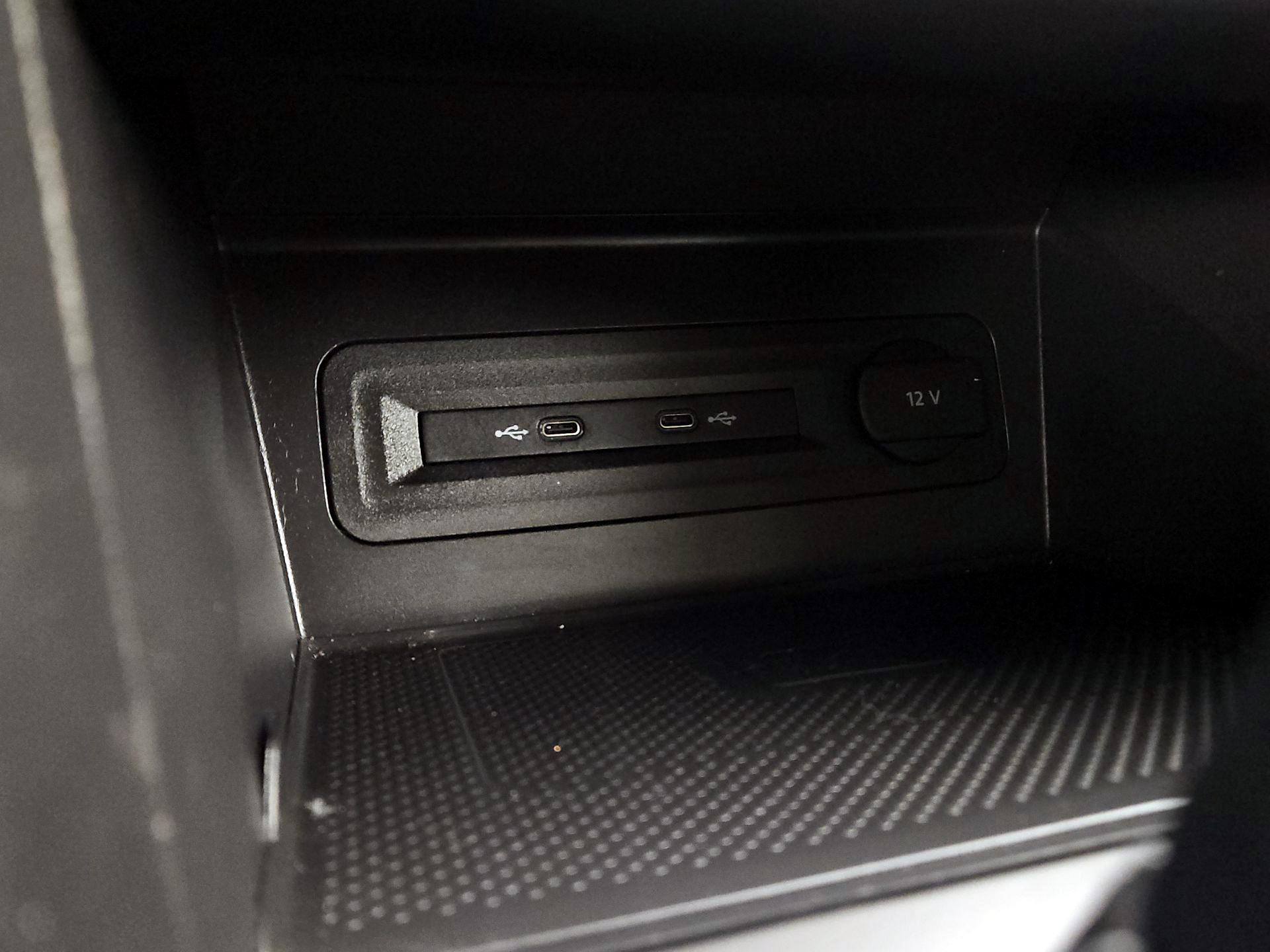 Thumbnail: 2021 Volkswagen Atlas - 18