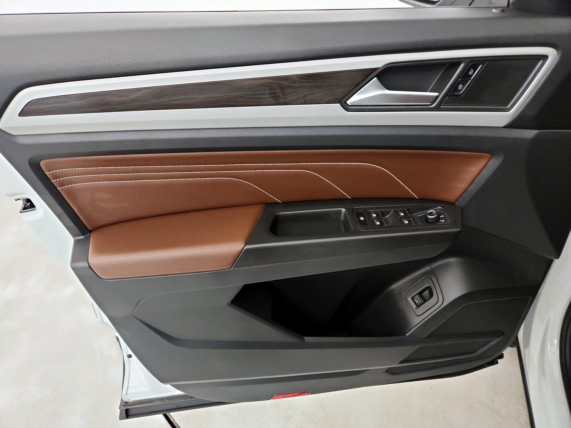 Thumbnail: 2023 Volkswagen Atlas - 12