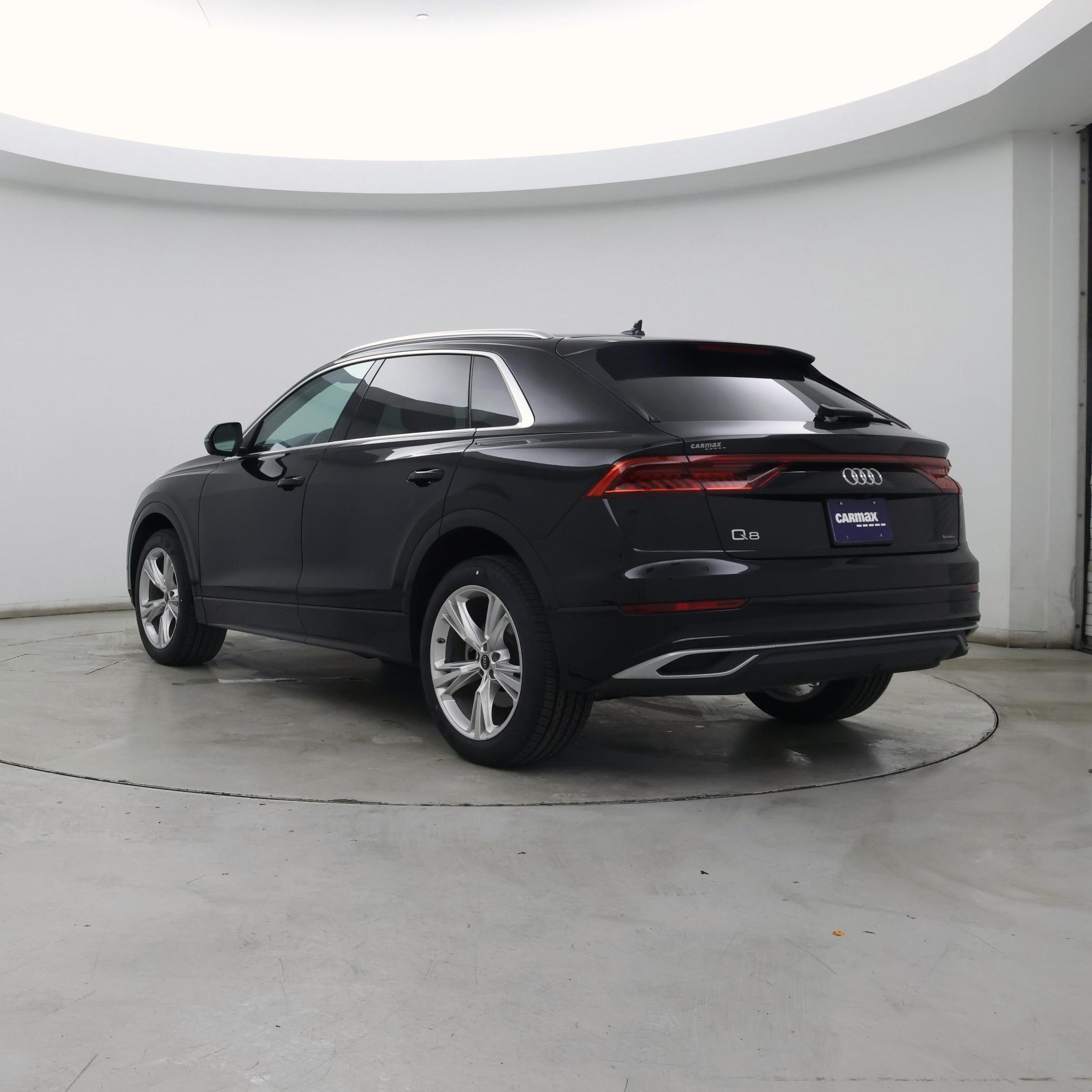 Thumbnail: 2023 Audi Q8 - 2