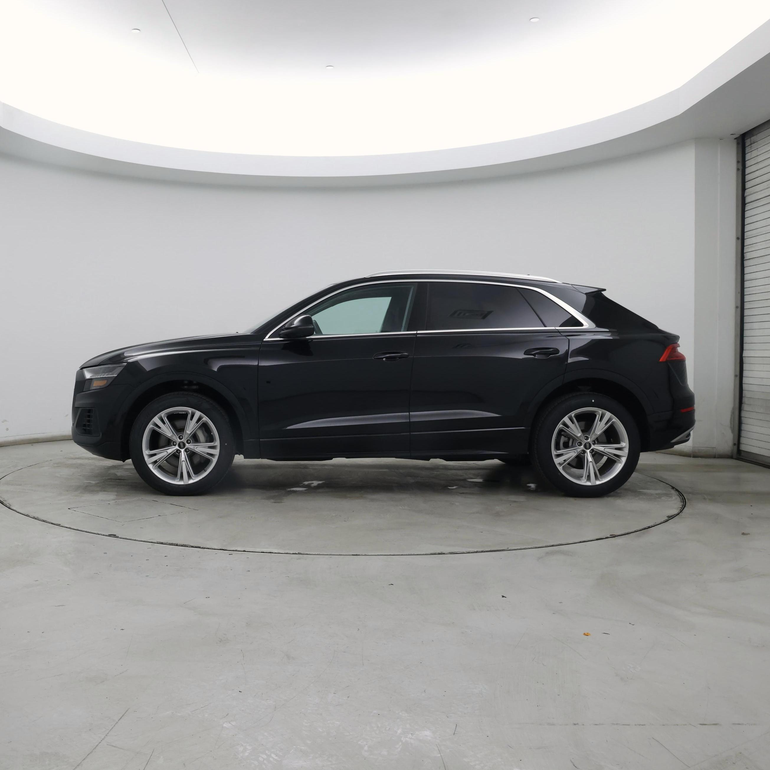 Thumbnail: 2023 Audi Q8 - 3