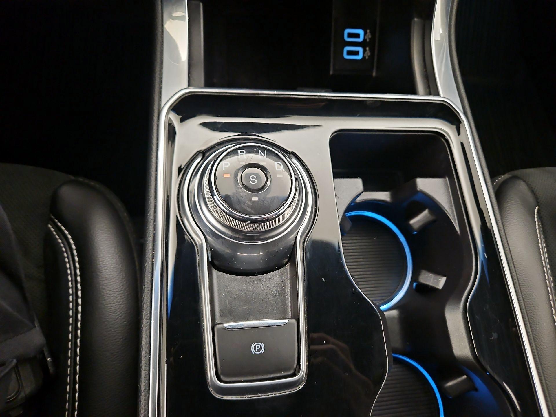 Thumbnail: 2019 Ford Edge - 18