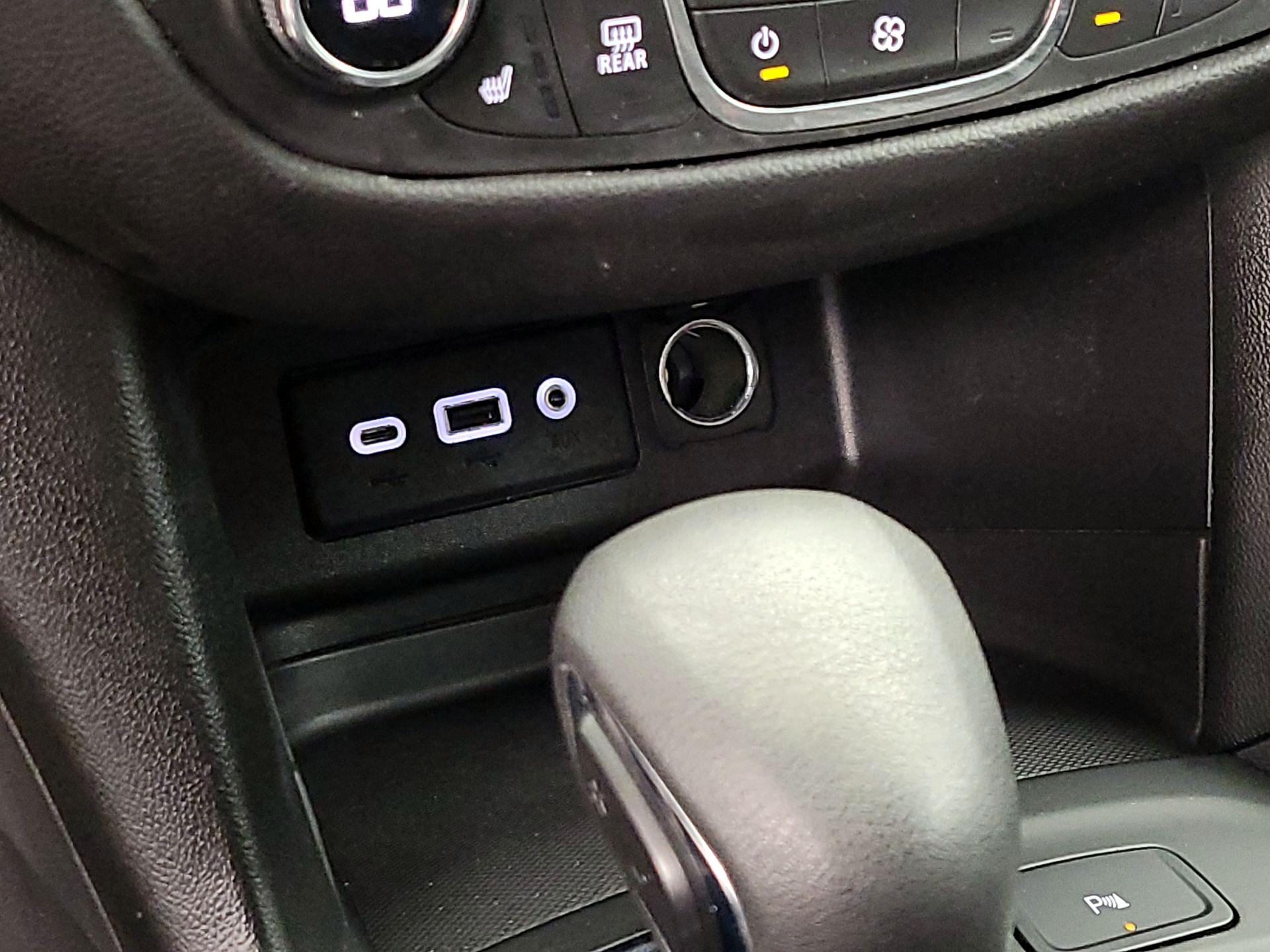 Thumbnail: 2022 Chevrolet Equinox - 18