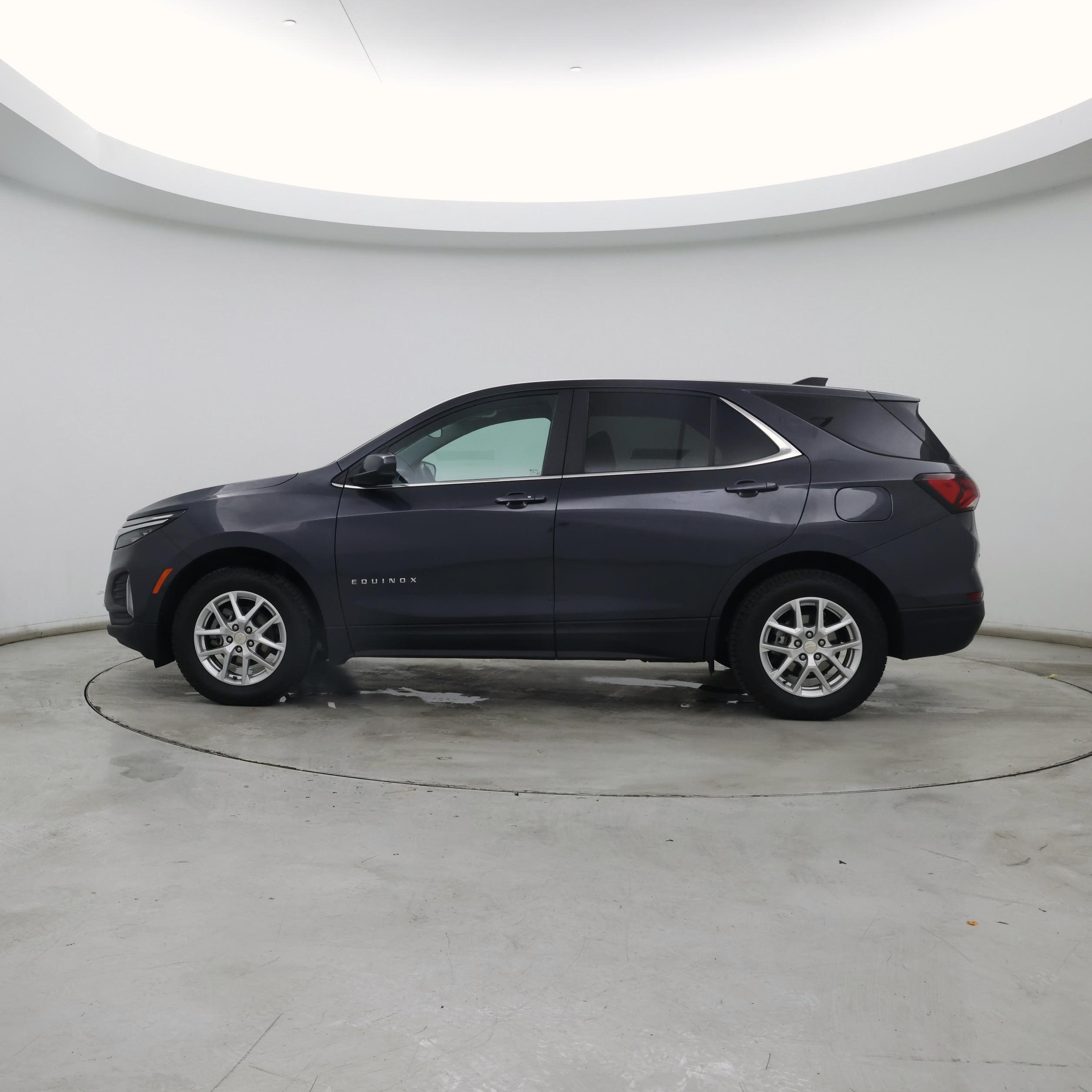 Thumbnail: 2022 Chevrolet Equinox - 3