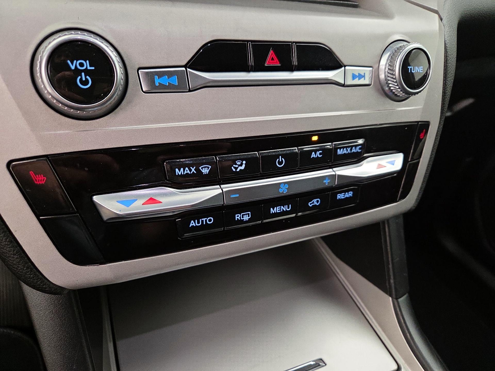 Thumbnail: 2023 Ford Explorer - 16