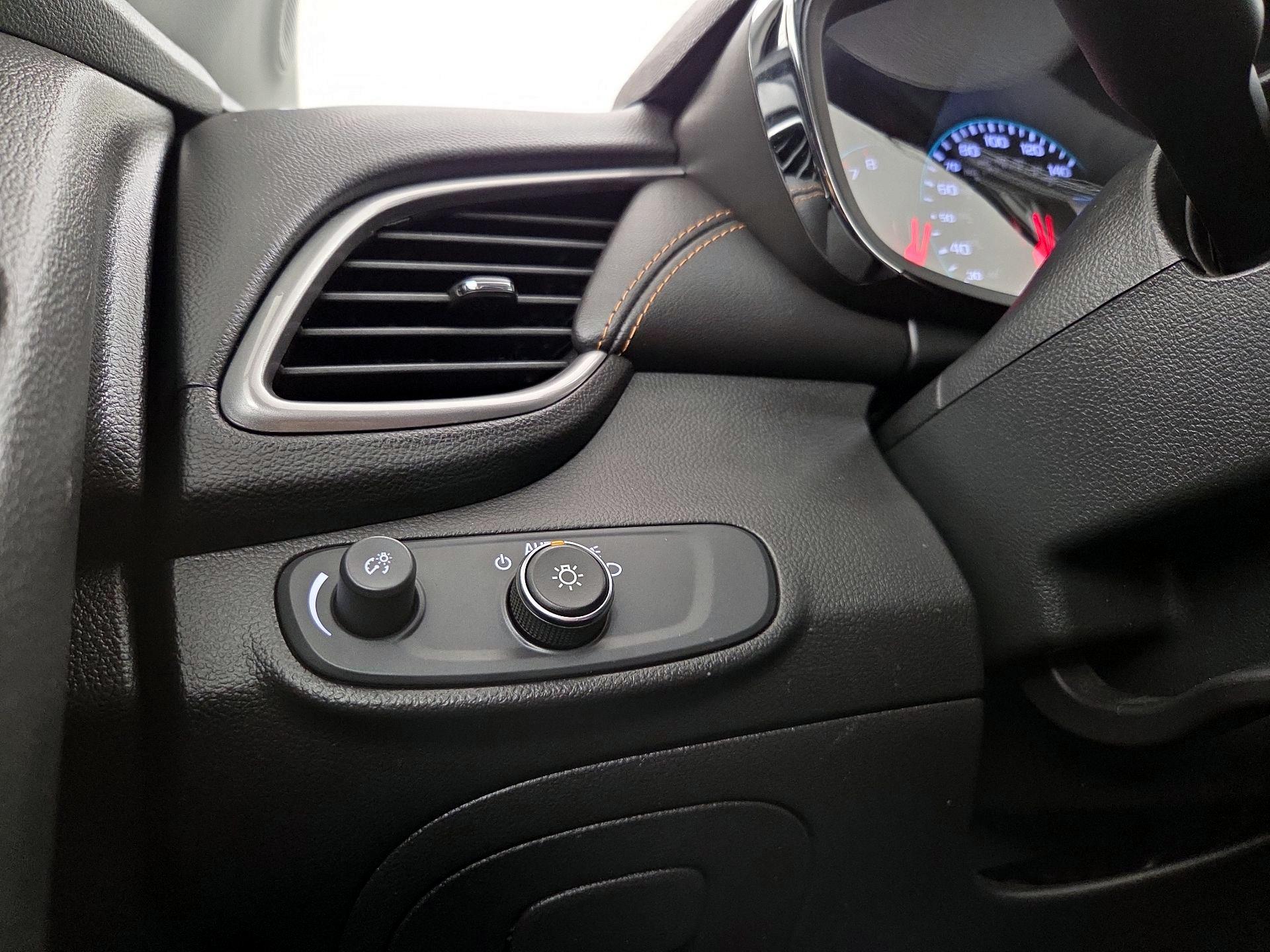 Thumbnail: 2020 Chevrolet Trax - 14