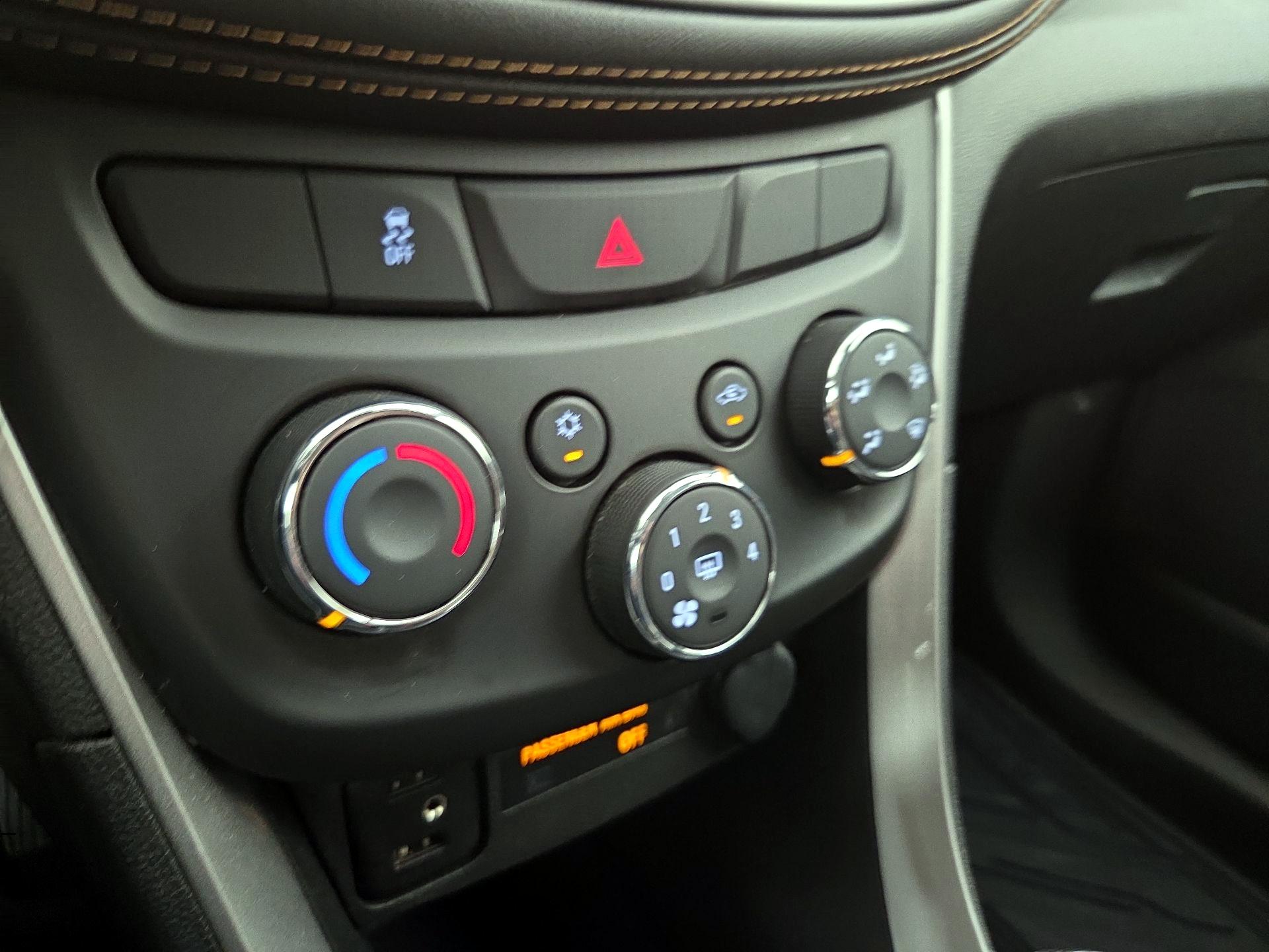 Thumbnail: 2020 Chevrolet Trax - 17
