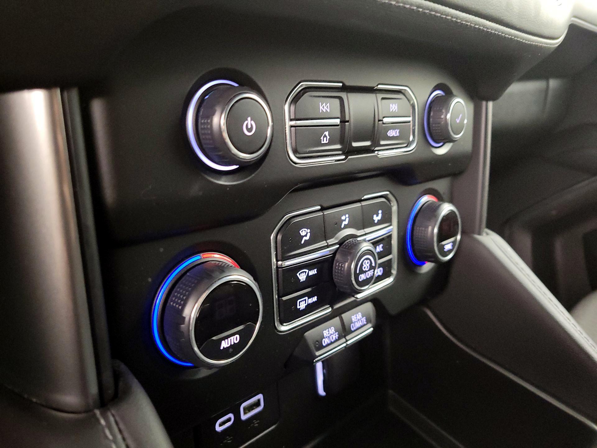 Thumbnail: 2022 Chevrolet Suburban - 16