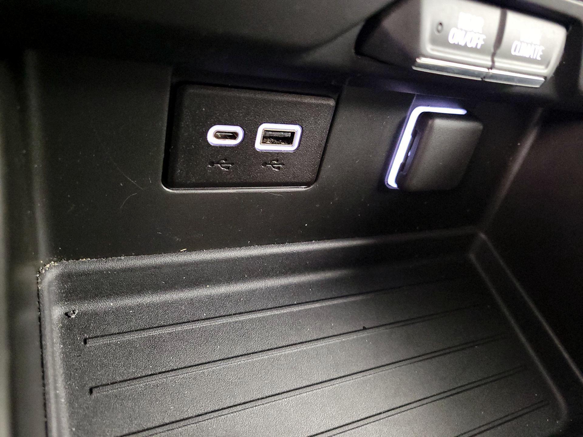 Thumbnail: 2022 Chevrolet Suburban - 18