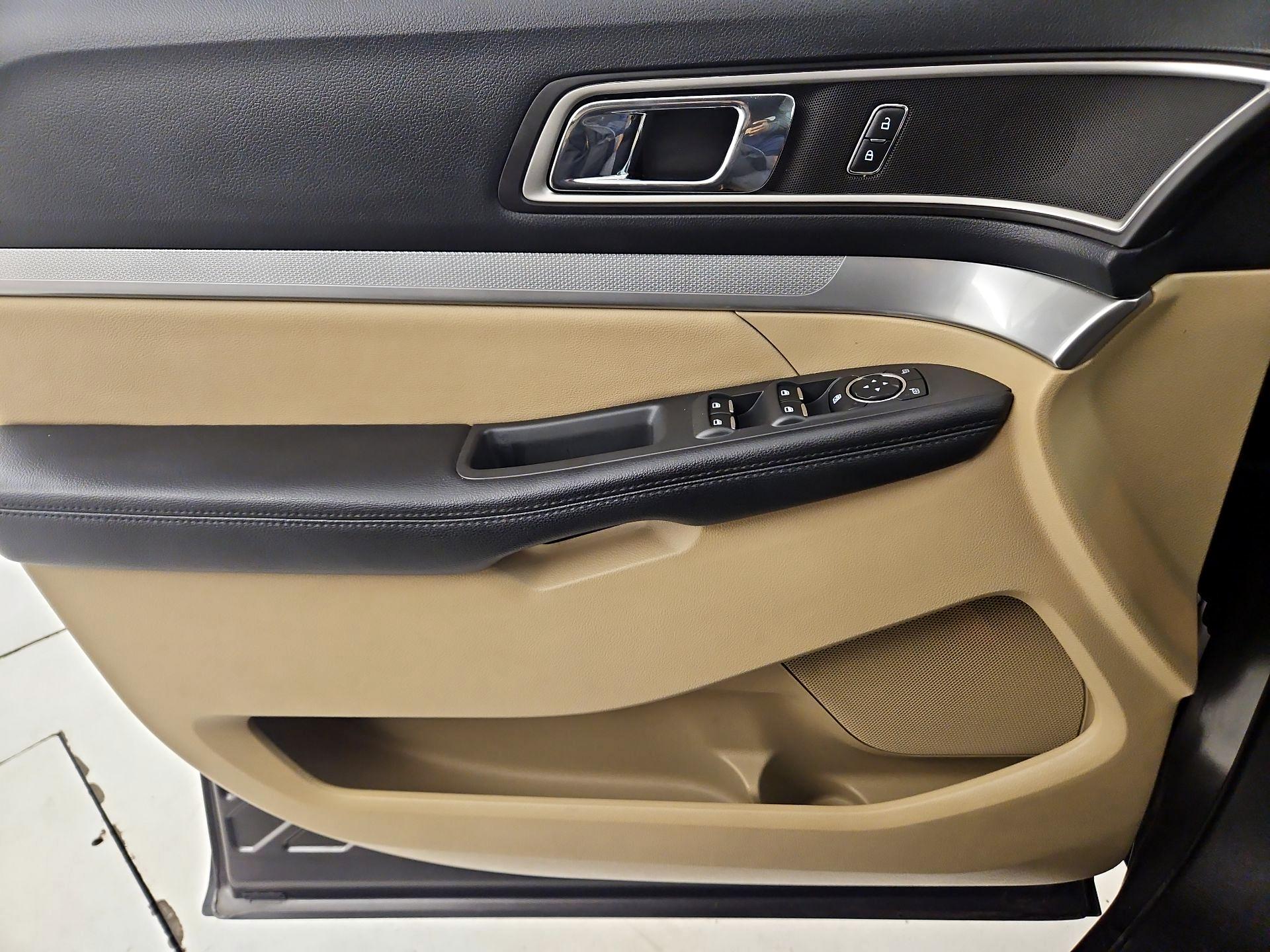 Thumbnail: 2016 Ford Explorer - 12