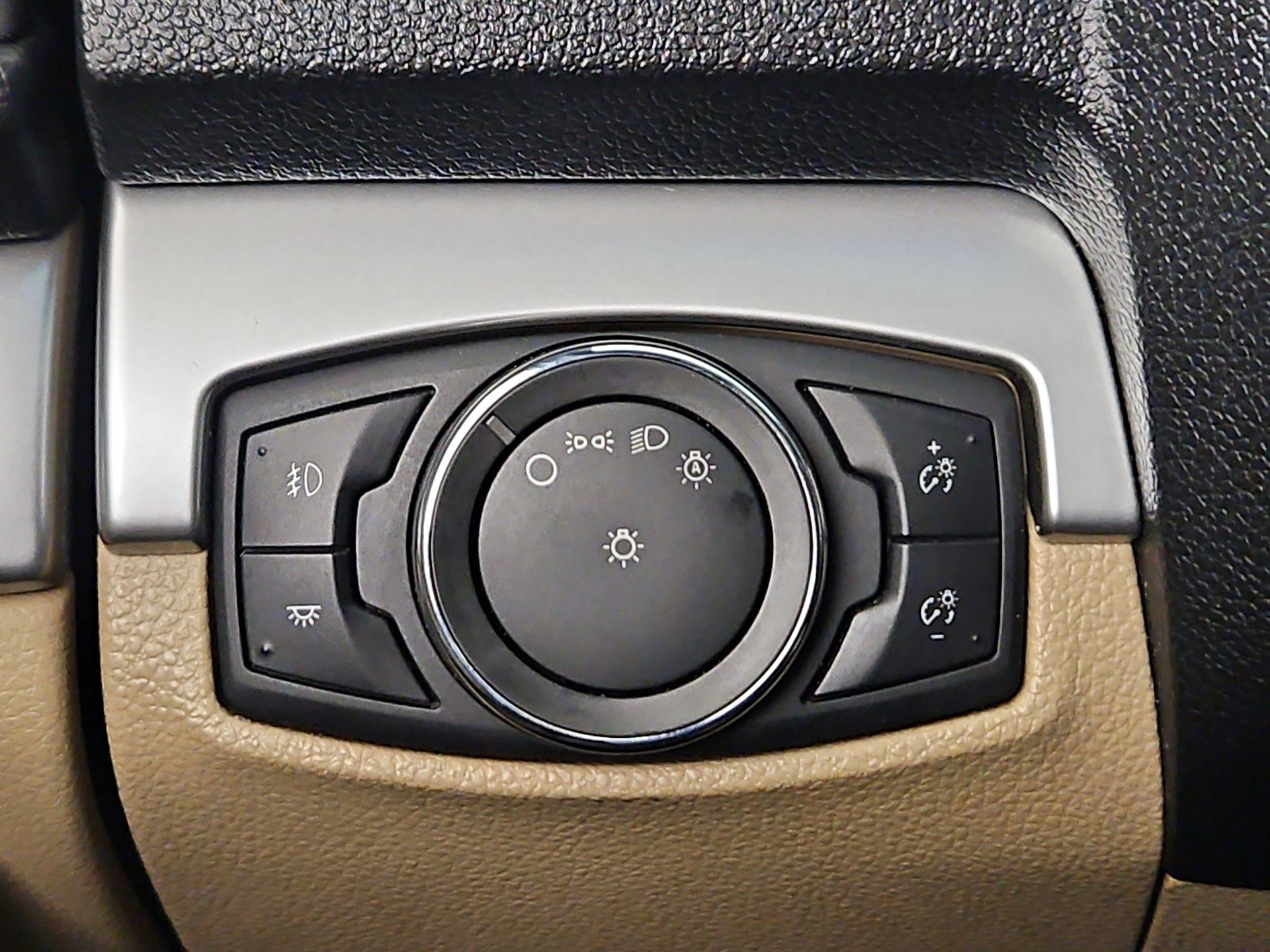 Thumbnail: 2016 Ford Explorer - 13