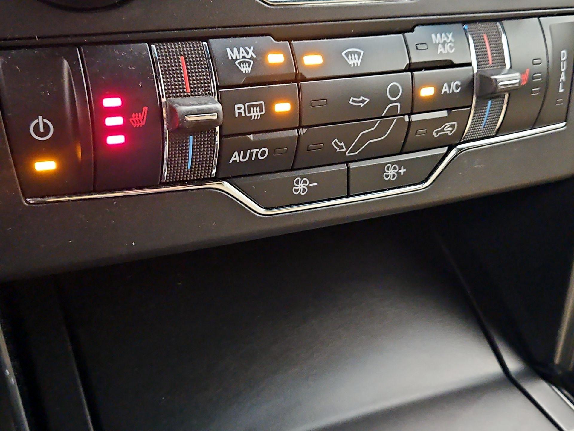 Thumbnail: 2016 Ford Explorer - 17