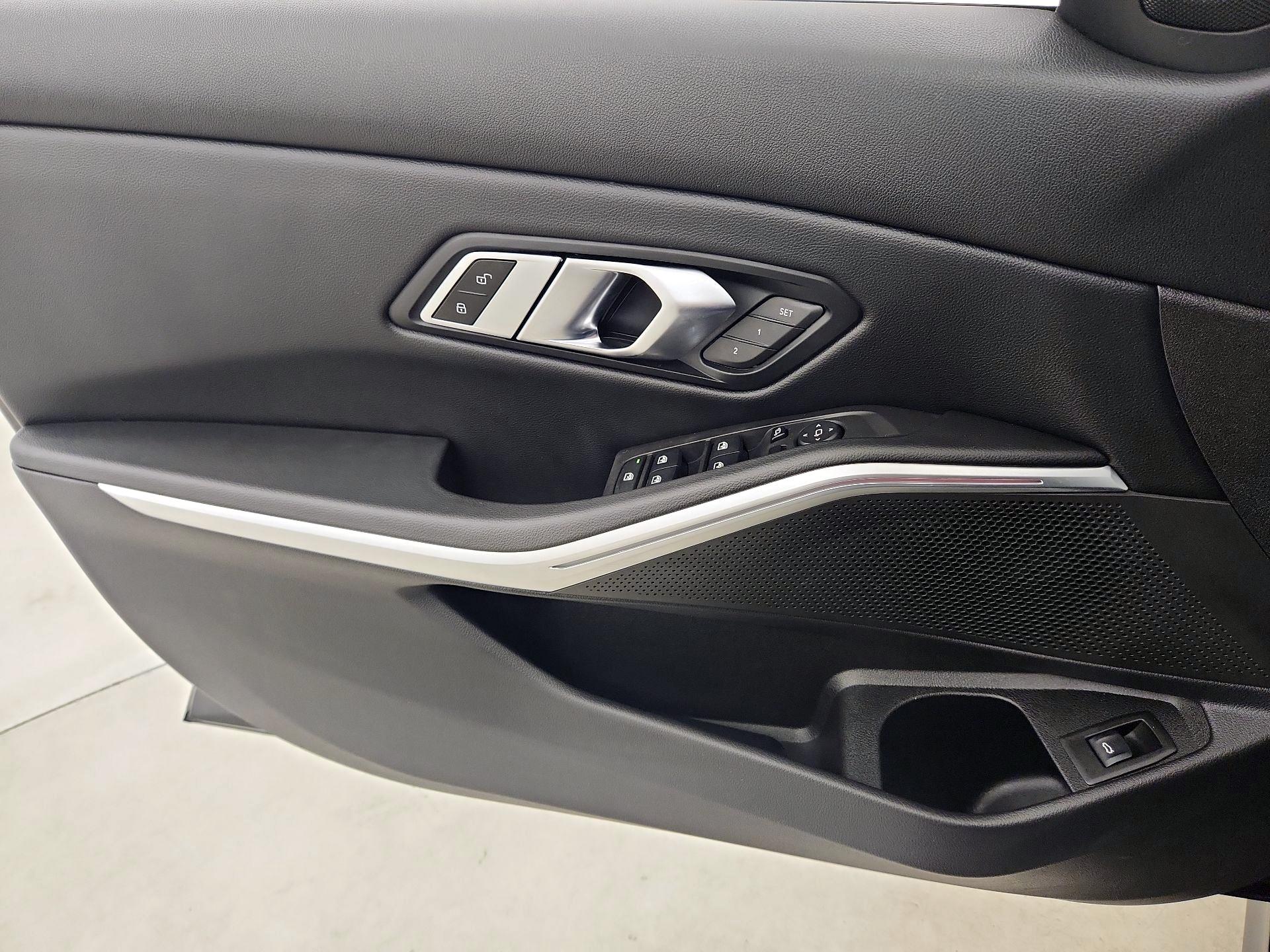 Thumbnail: 2023 BMW 3 Series - 12