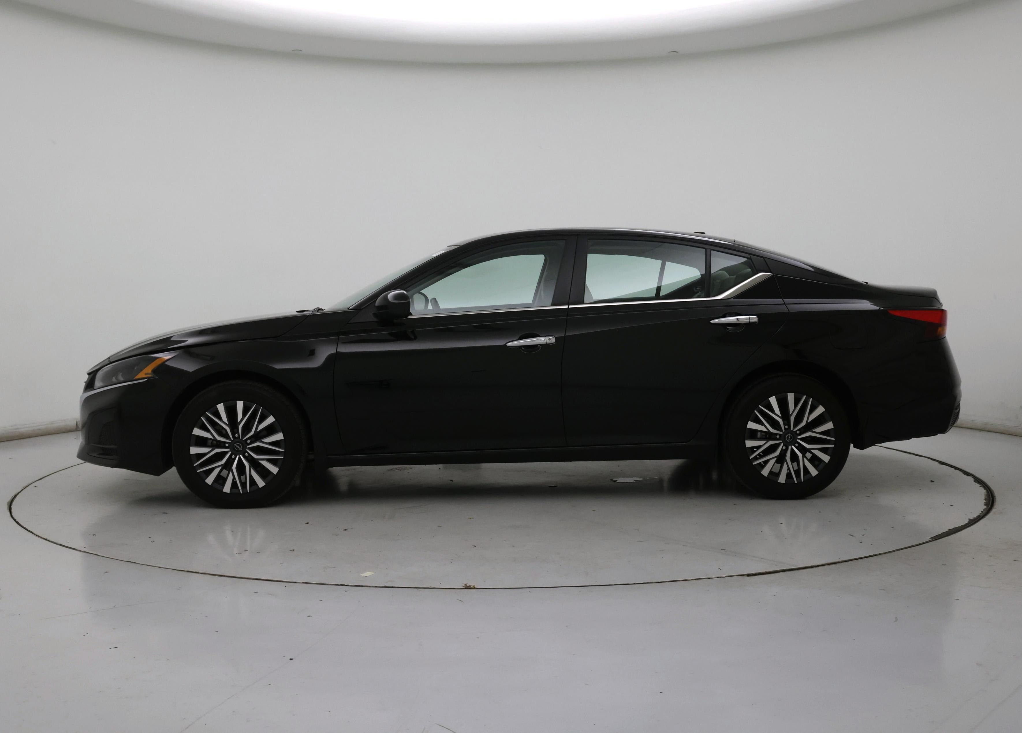 Thumbnail: 2023 Nissan Altima - 3