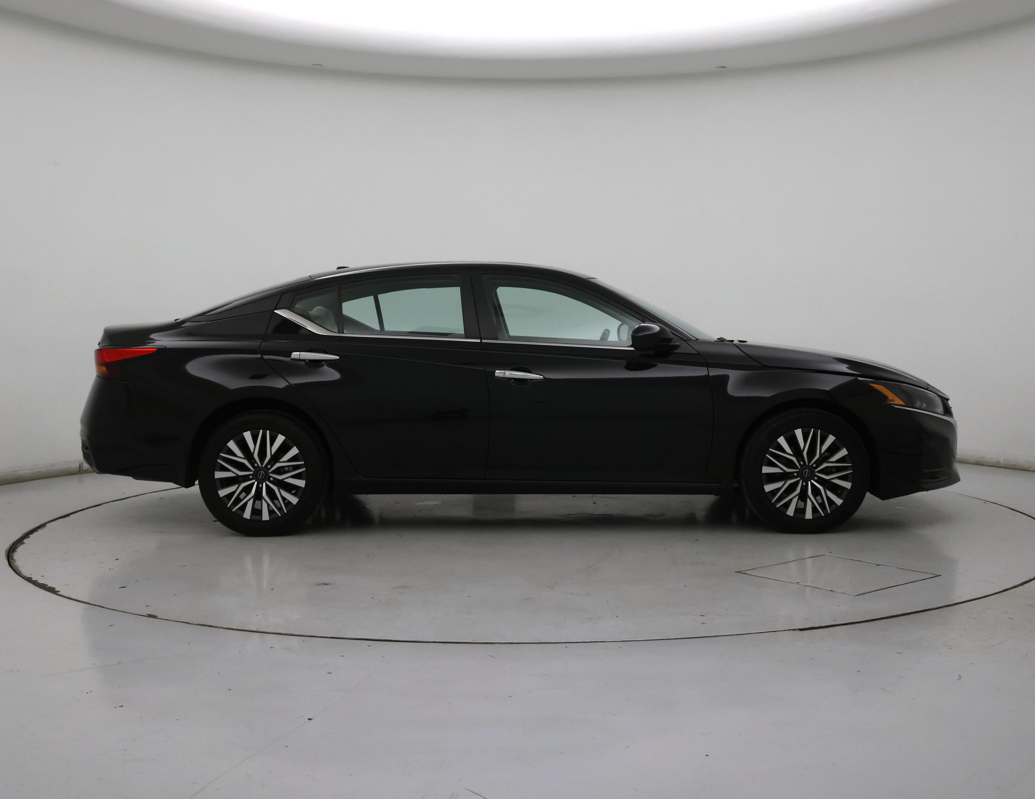 Thumbnail: 2023 Nissan Altima - 7