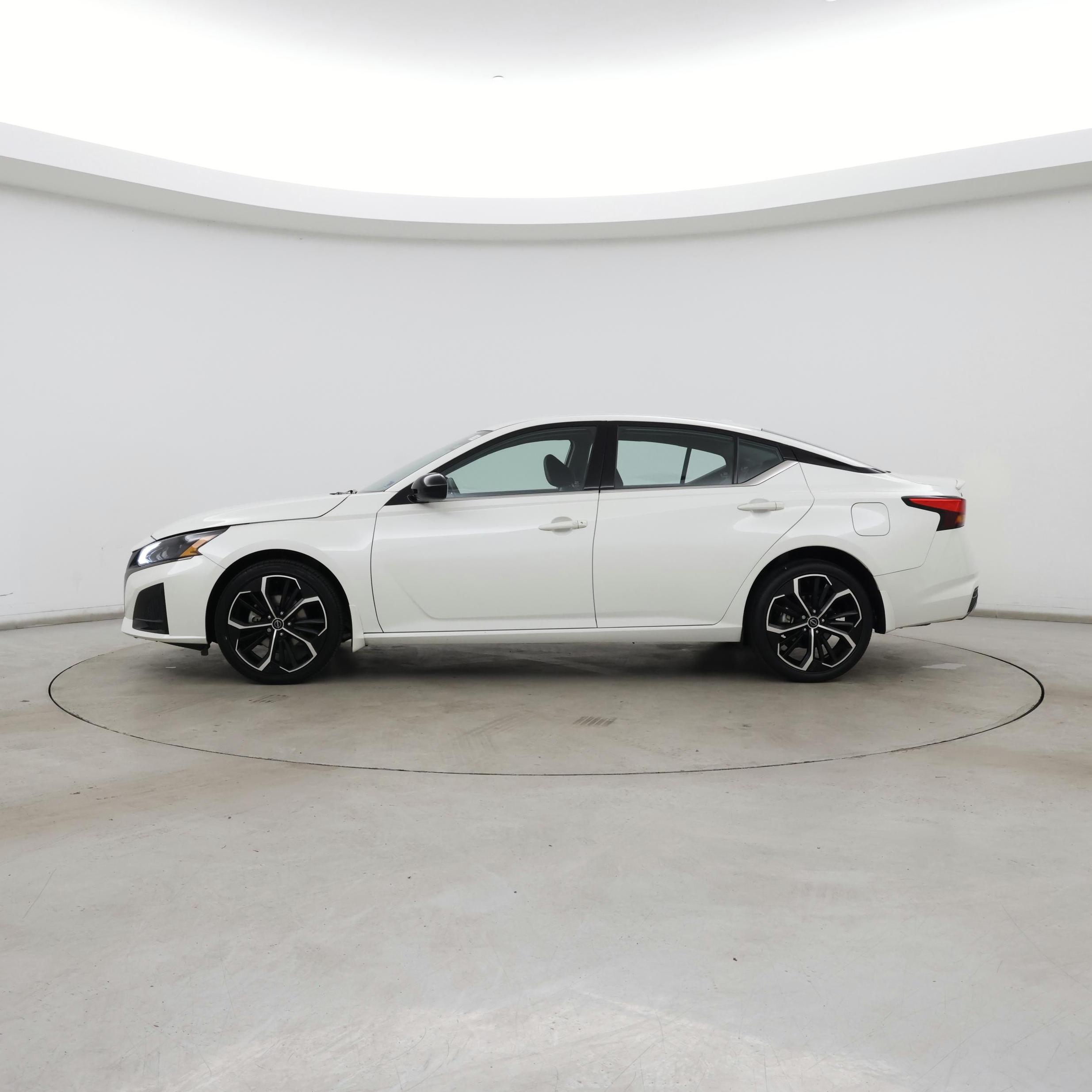 Thumbnail: 2023 Nissan Altima - 3