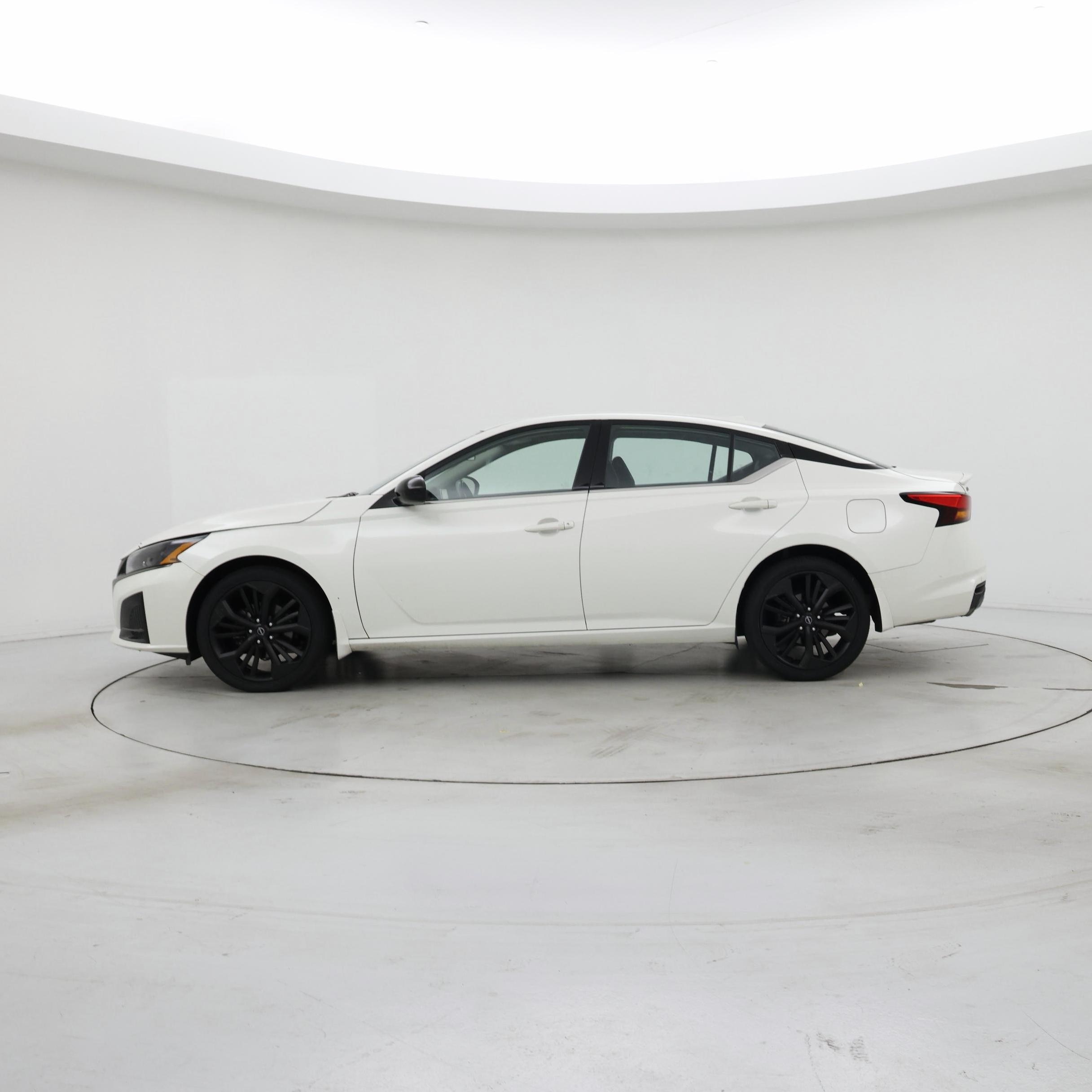 Thumbnail: 2023 Nissan Altima - 3