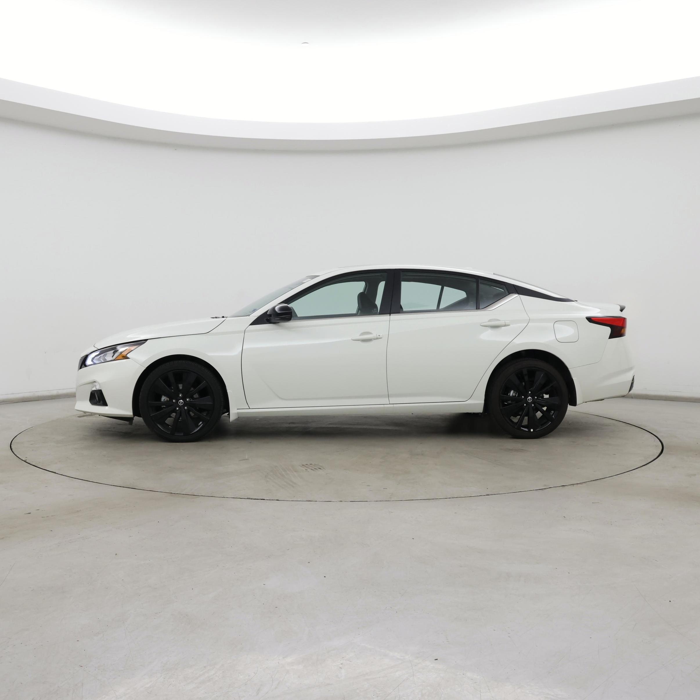 Thumbnail: 2022 Nissan Altima - 3