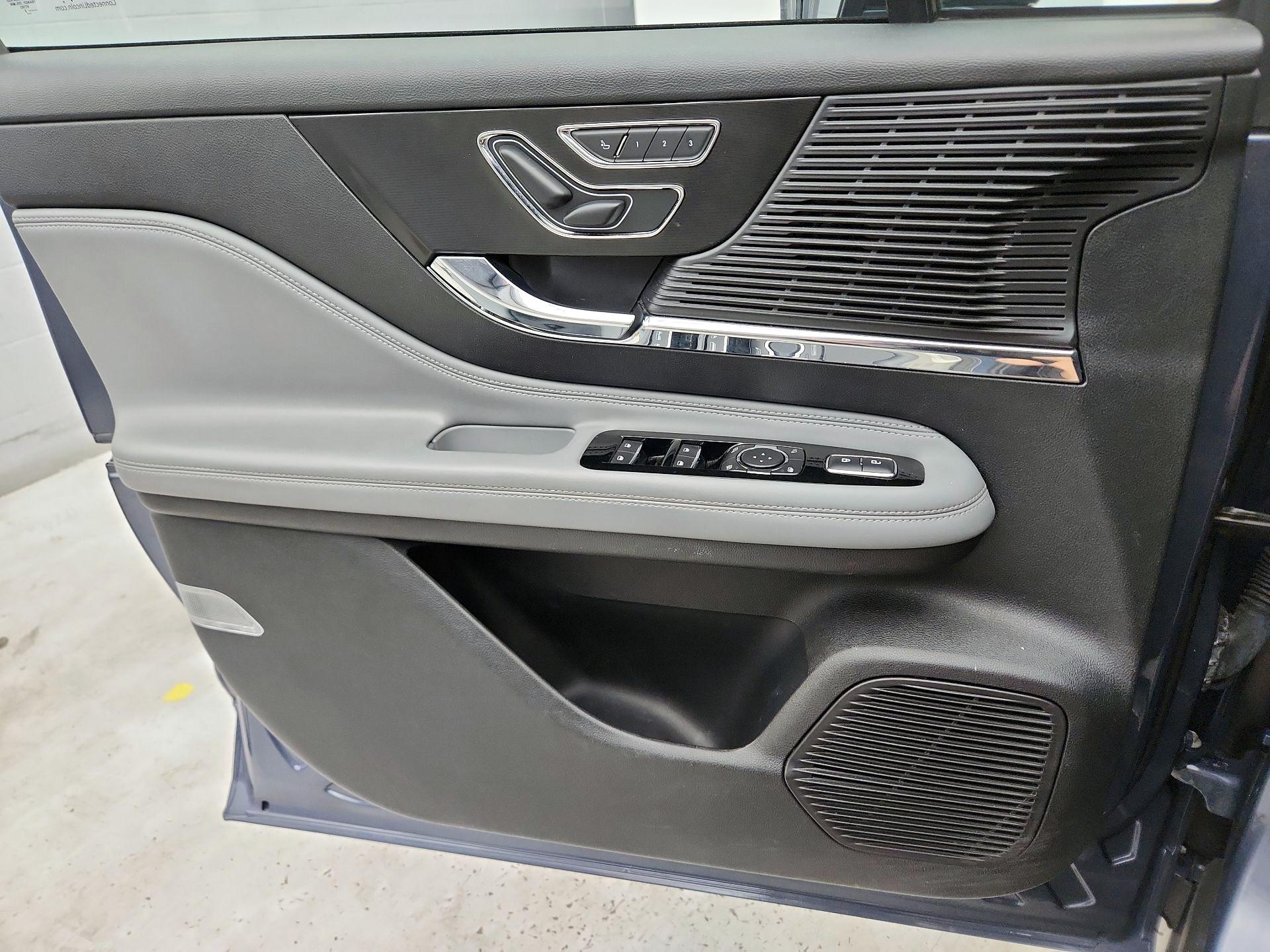 Thumbnail: 2022 Lincoln Corsair - 12