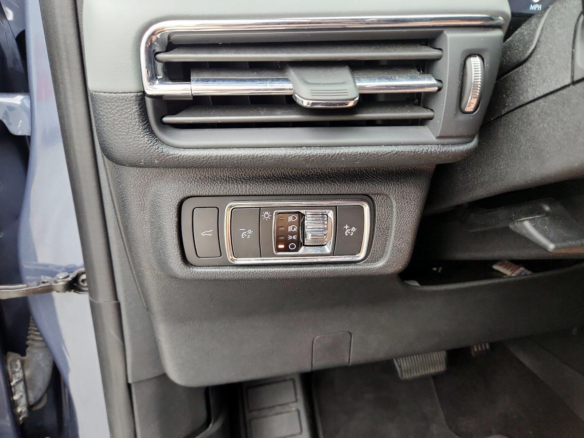 Thumbnail: 2022 Lincoln Corsair - 13