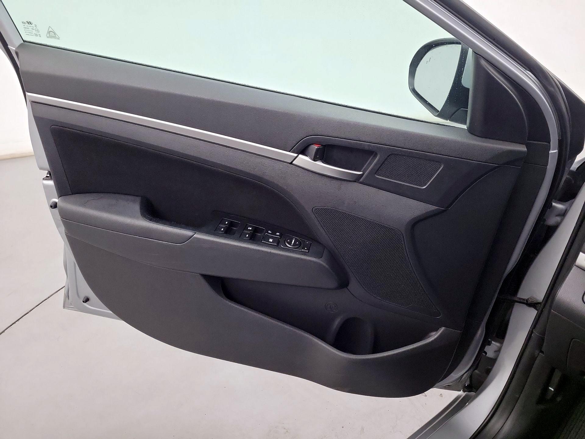 Thumbnail: 2020 Hyundai Elantra - 10