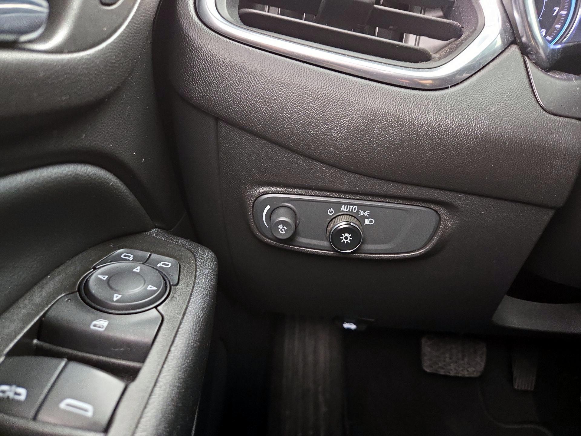 Thumbnail: 2022 Chevrolet Equinox - 13