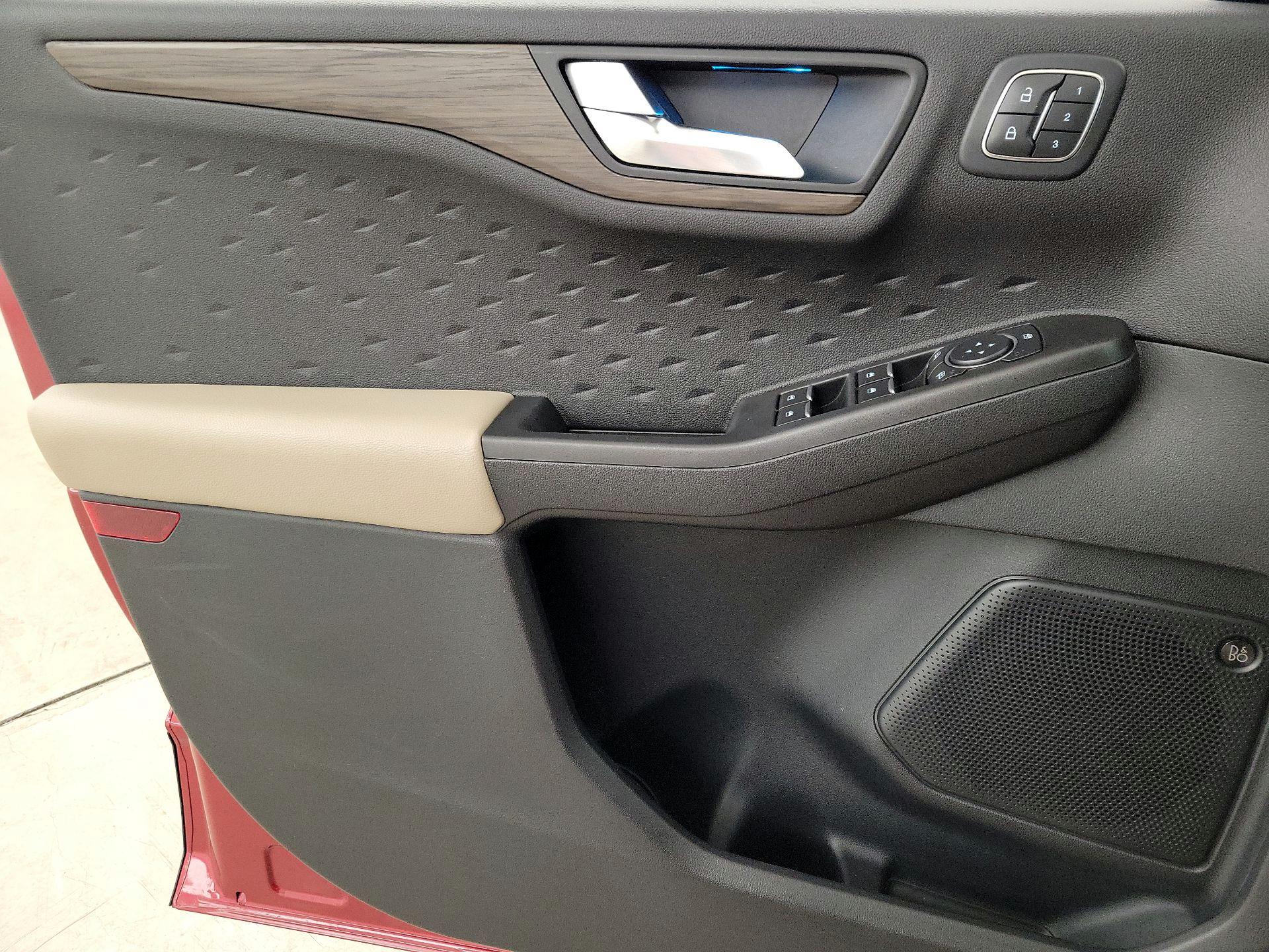 Thumbnail: 2020 Ford Escape - 12