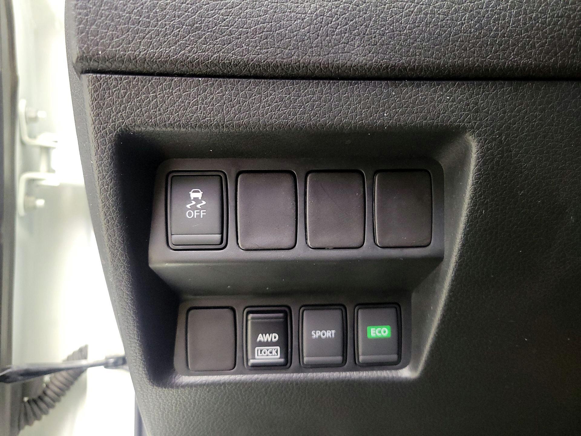 Thumbnail: 2017 Nissan Rogue - 13