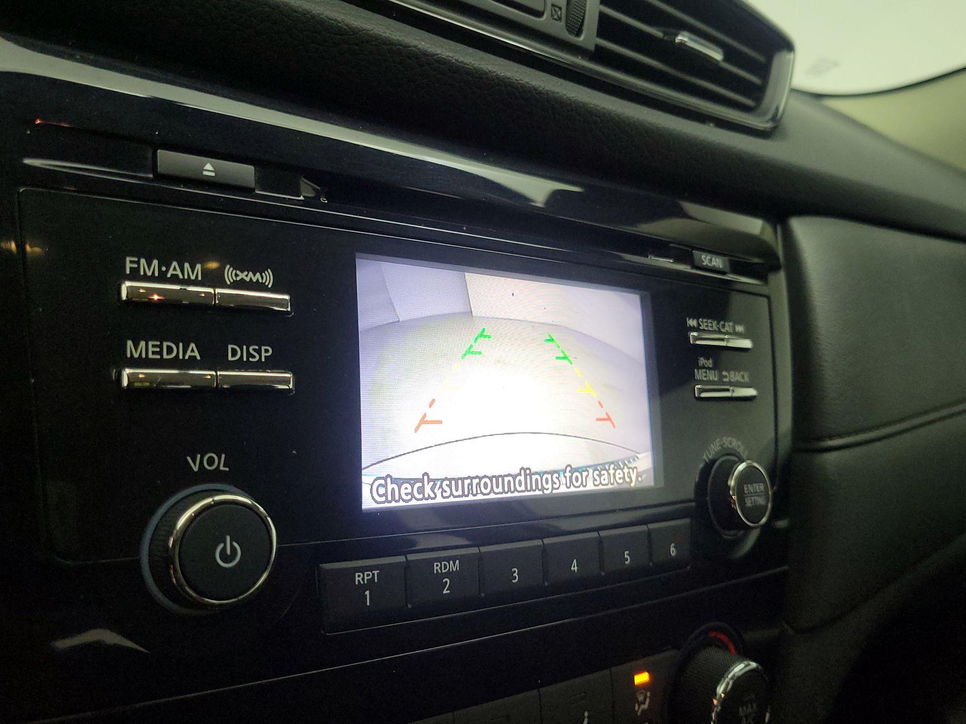 Thumbnail: 2017 Nissan Rogue - 14