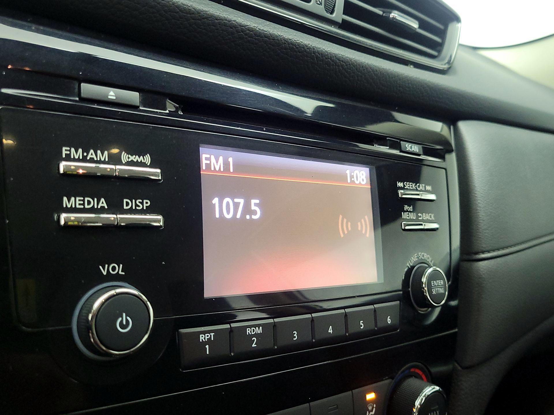 Thumbnail: 2017 Nissan Rogue - 15