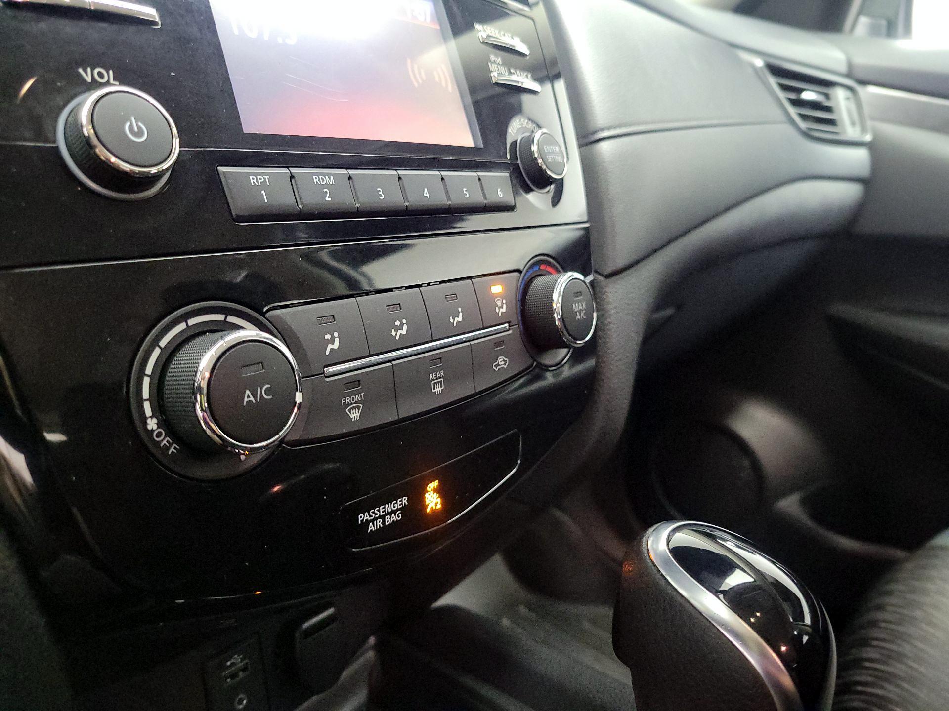 Thumbnail: 2017 Nissan Rogue - 16