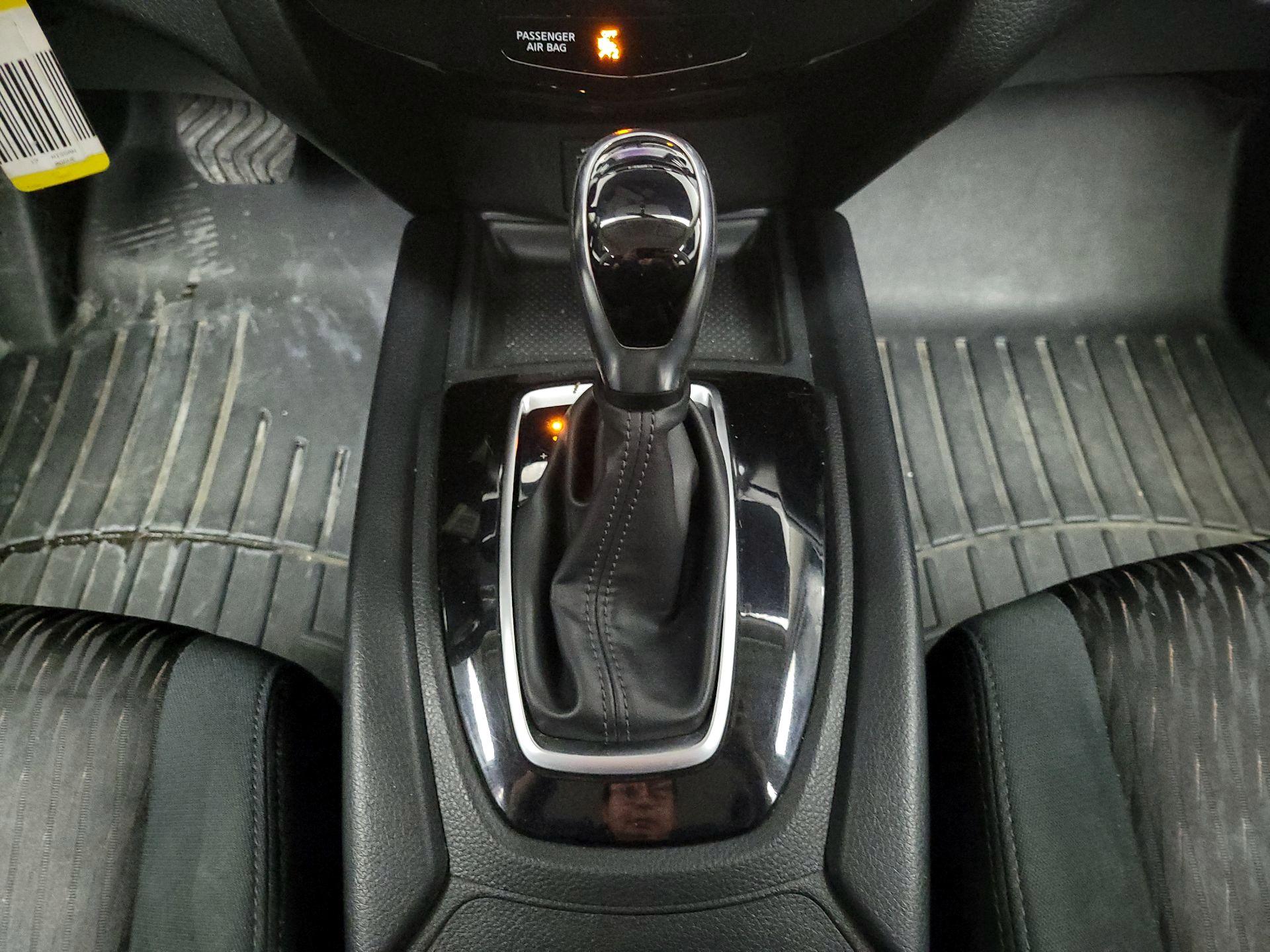 Thumbnail: 2017 Nissan Rogue - 17