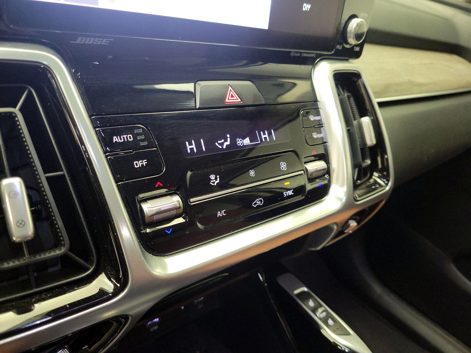 Thumbnail: 2023 Kia Sorento - 16