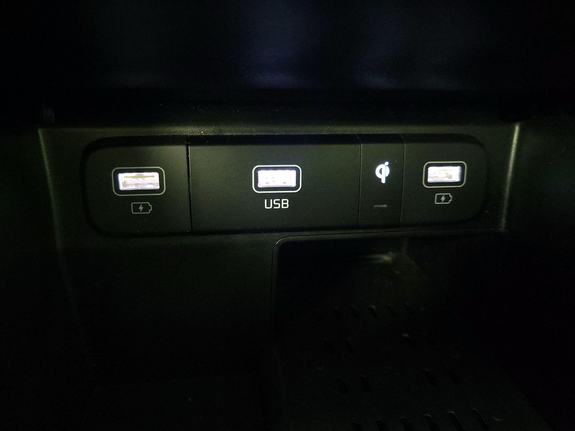 Thumbnail: 2023 Kia Sorento - 18