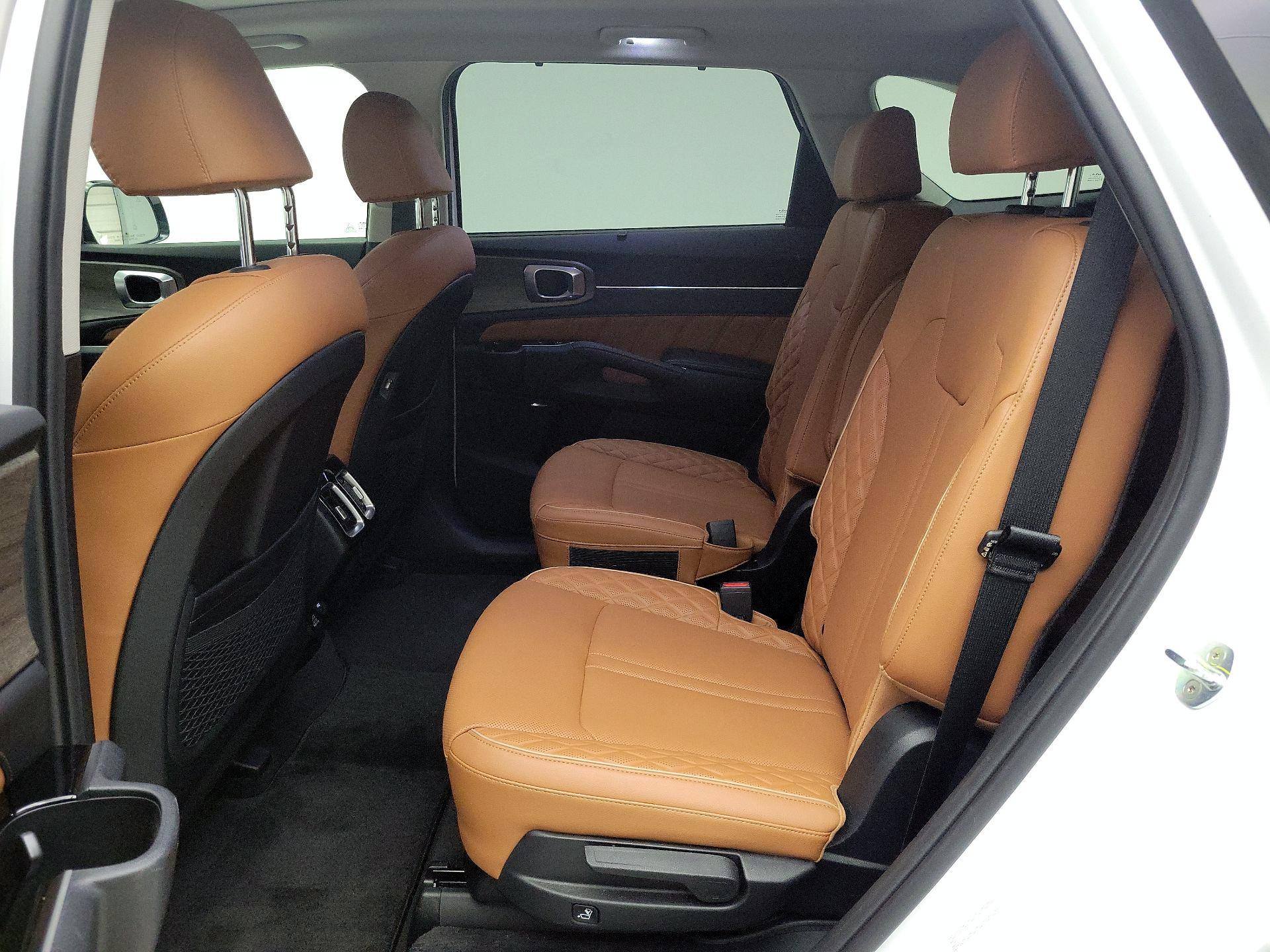 Thumbnail: 2023 Kia Sorento - 20