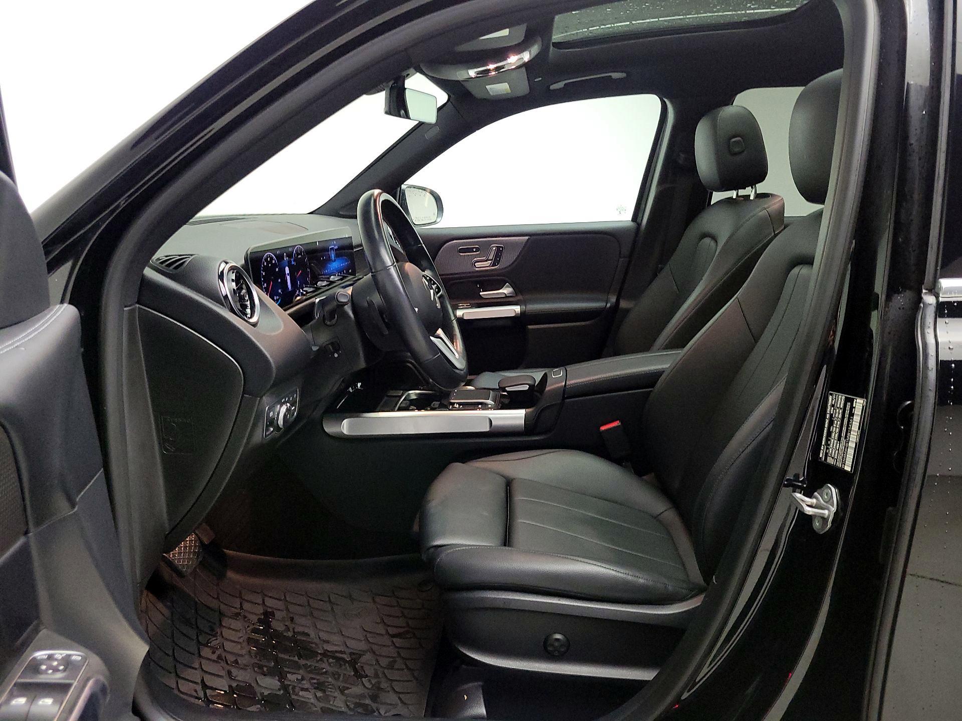 Thumbnail: 2021 Mercedes-Benz GLB - 11