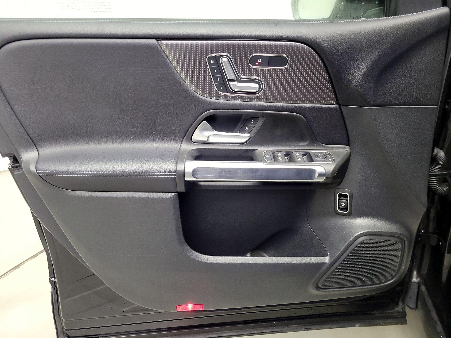 Thumbnail: 2021 Mercedes-Benz GLB - 12