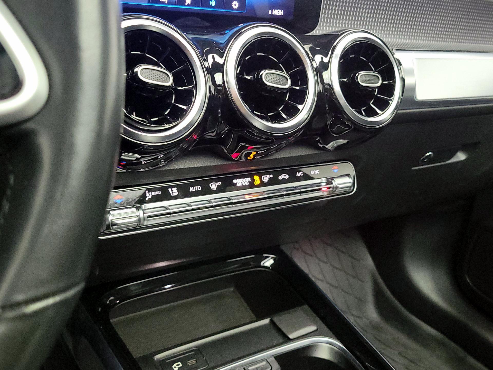 Thumbnail: 2021 Mercedes-Benz GLB - 16