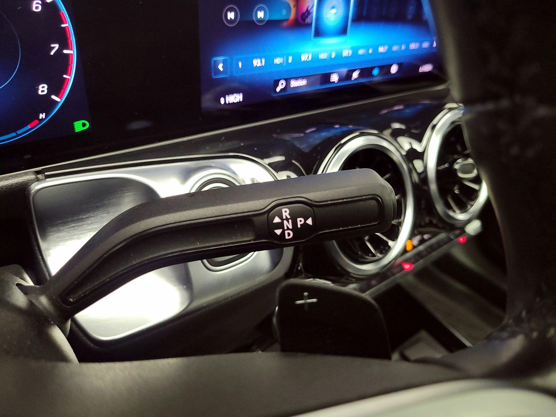 Thumbnail: 2021 Mercedes-Benz GLB - 17