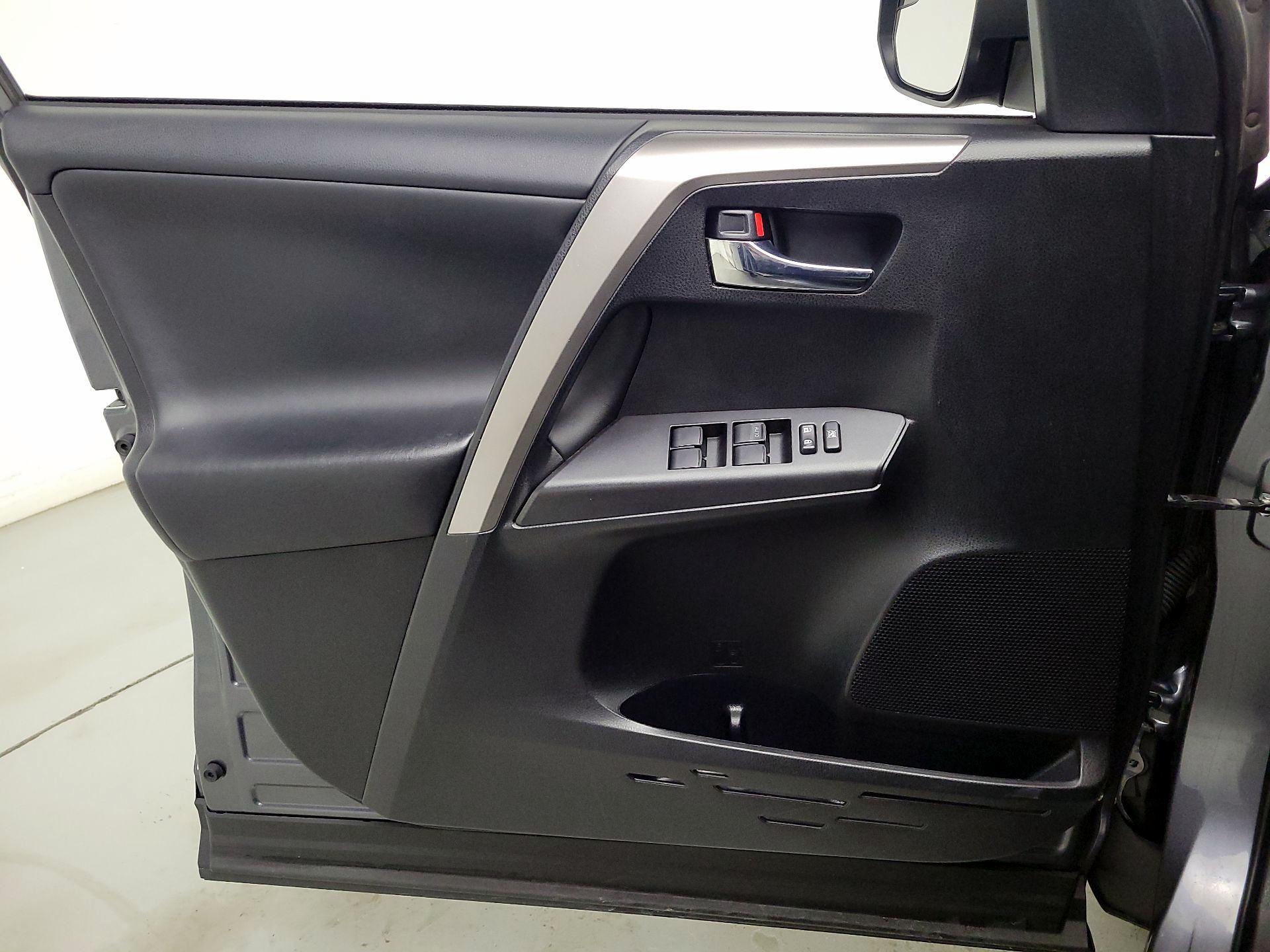 Thumbnail: 2017 Toyota RAV4 - 12