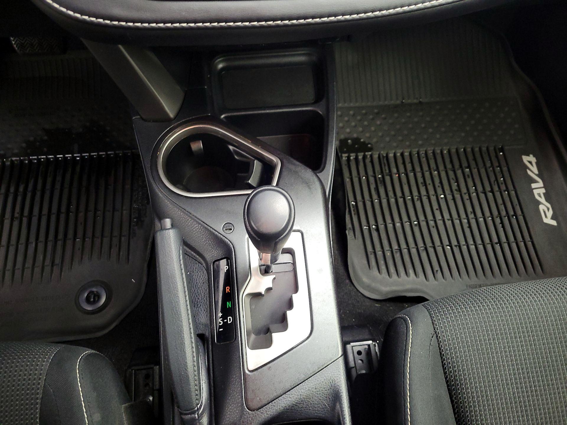 Thumbnail: 2017 Toyota RAV4 - 15