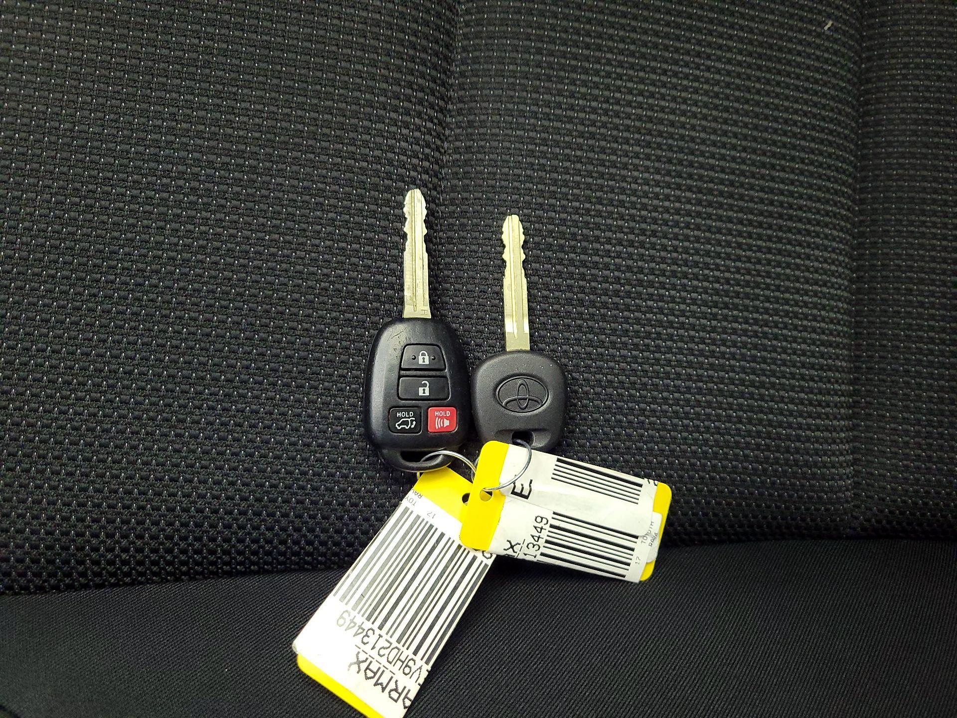 Thumbnail: 2017 Toyota RAV4 - 18