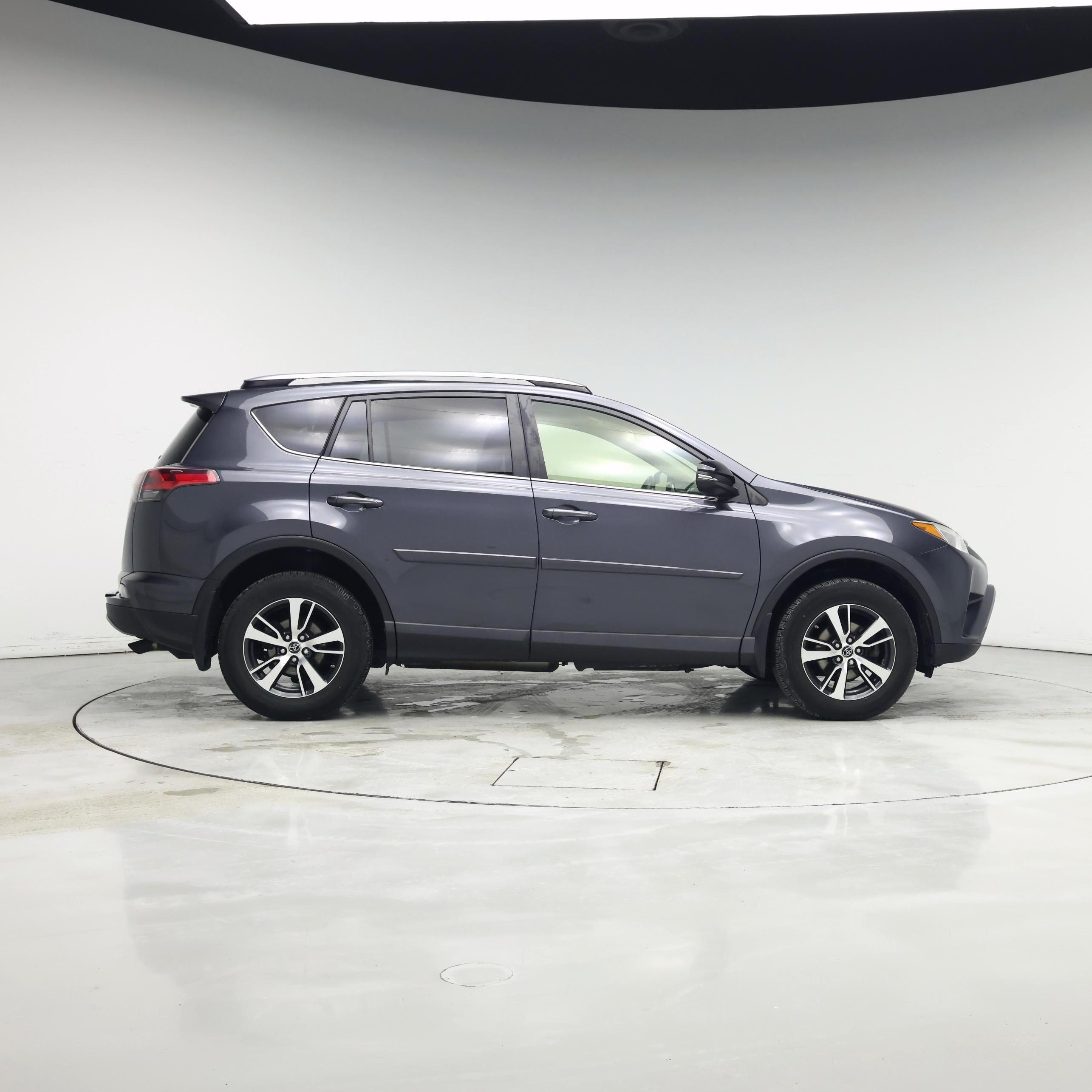 Thumbnail: 2017 Toyota RAV4 - 7