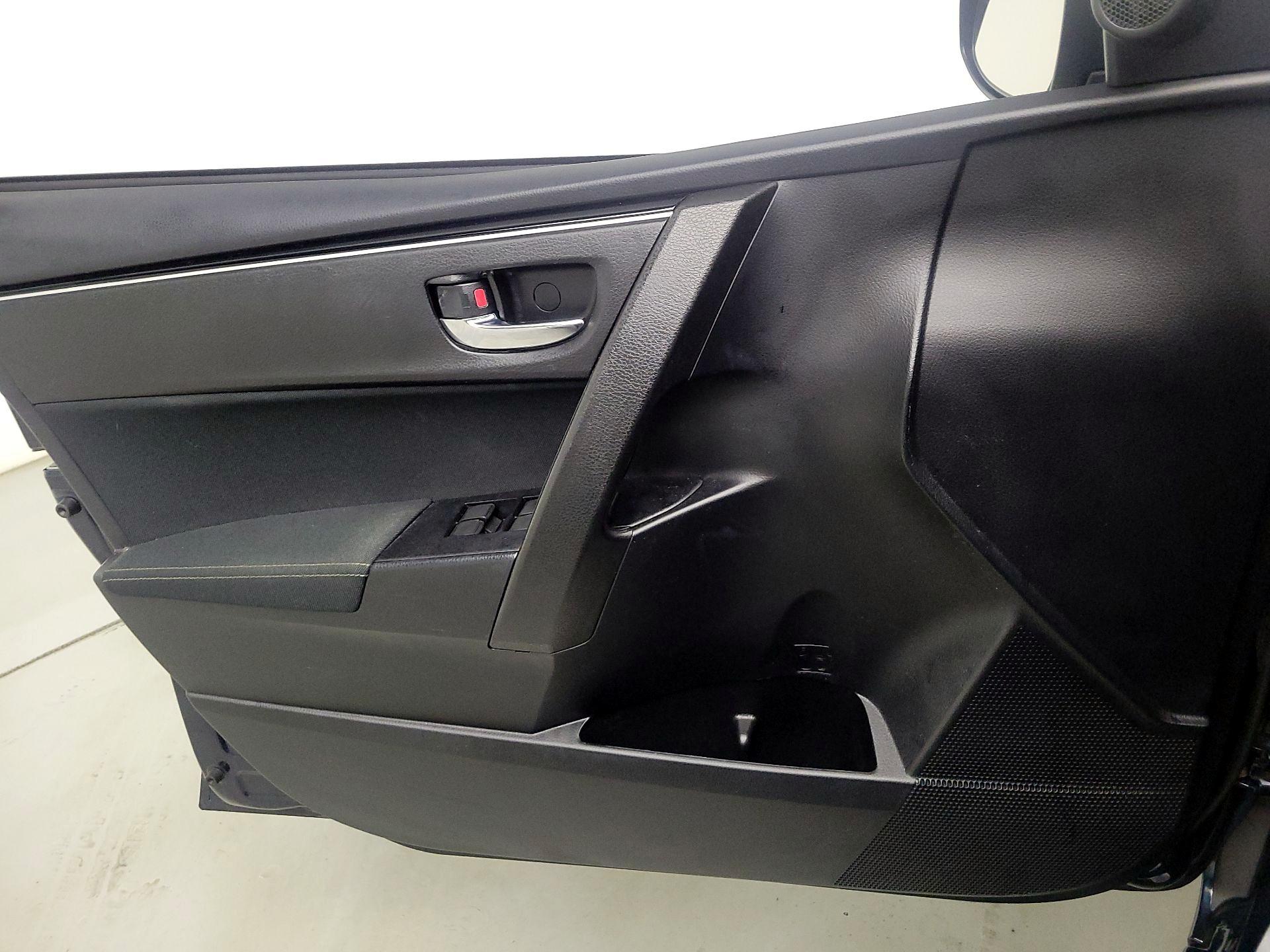 Thumbnail: 2017 Toyota Corolla - 12