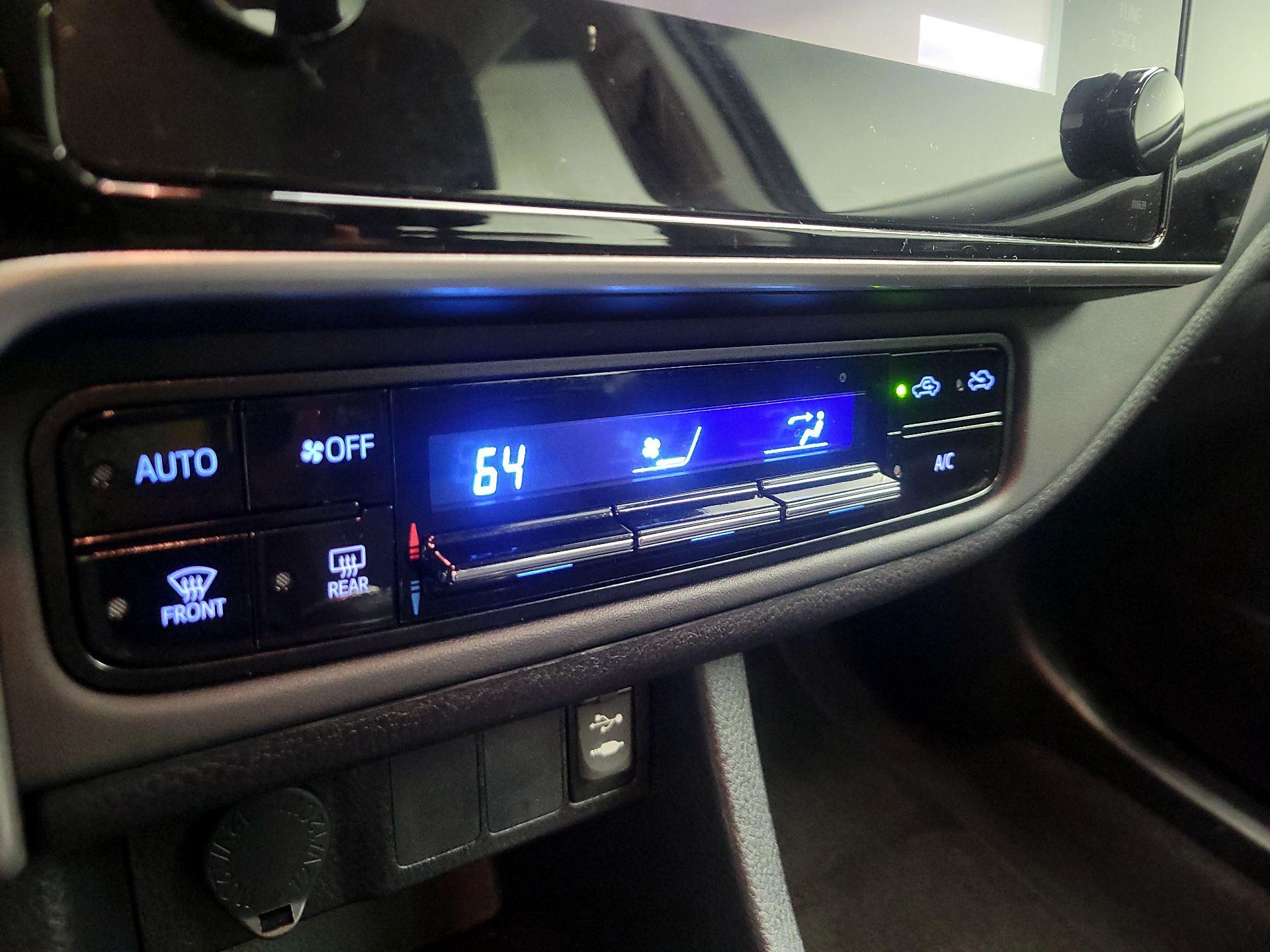 Thumbnail: 2017 Toyota Corolla - 16