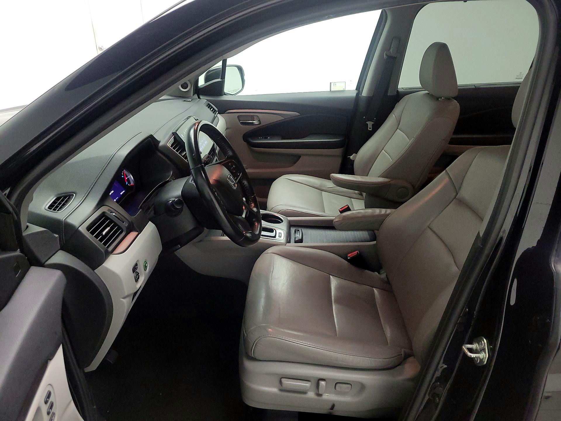 Thumbnail: 2019 Honda Pilot - 11